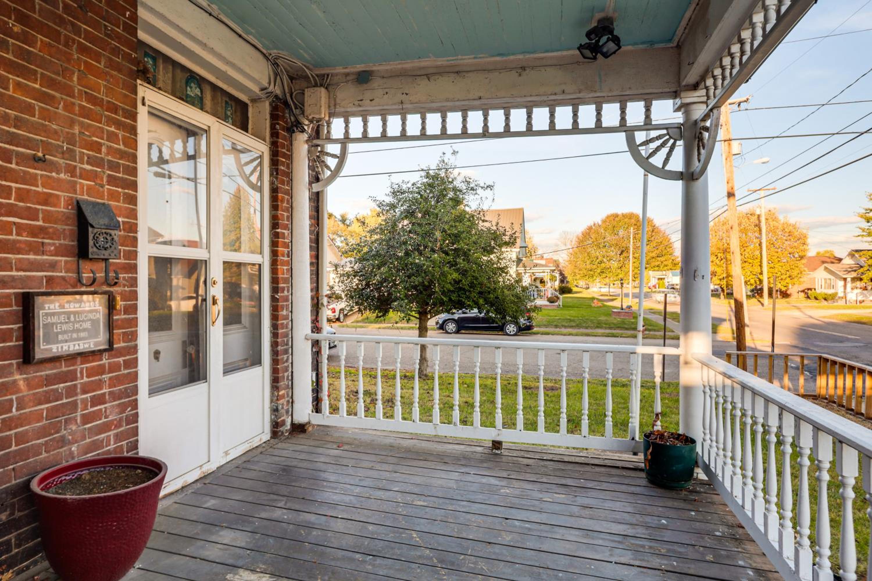 2 Blocks to Ohio River! Historic Victorian Gem