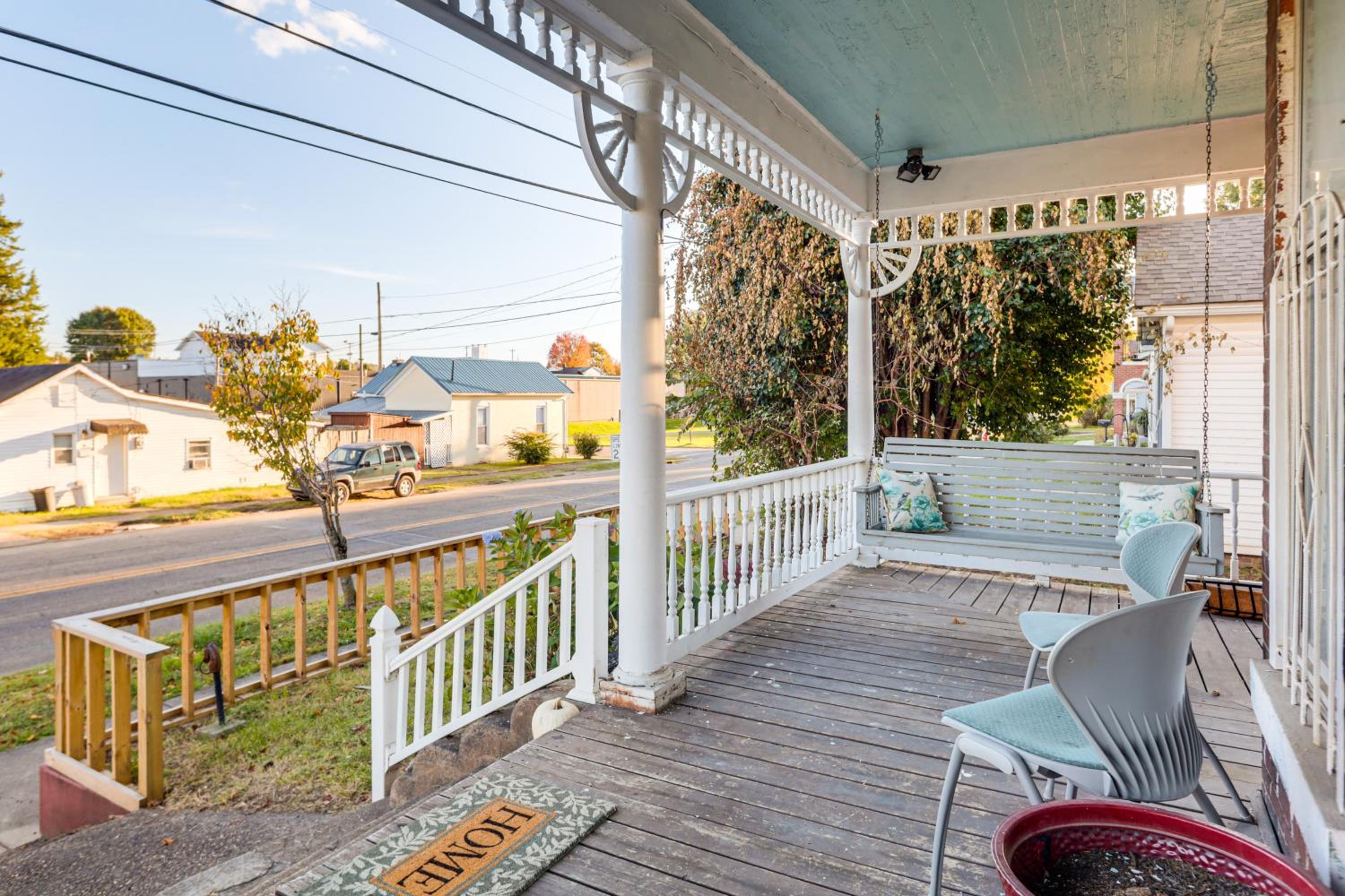 2 Blocks to Ohio River! Historic Victorian Gem