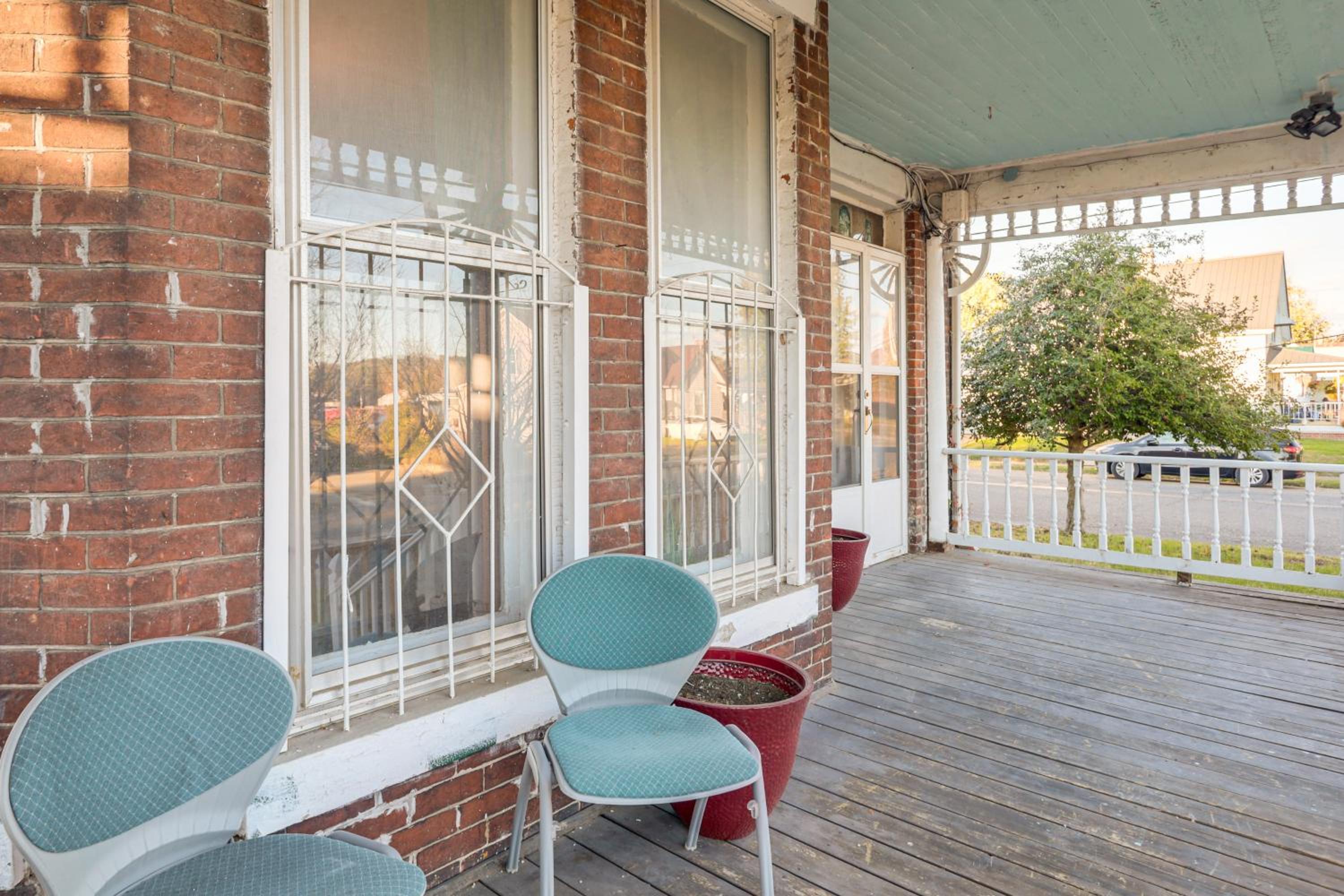 2 Blocks to Ohio River! Historic Victorian Gem