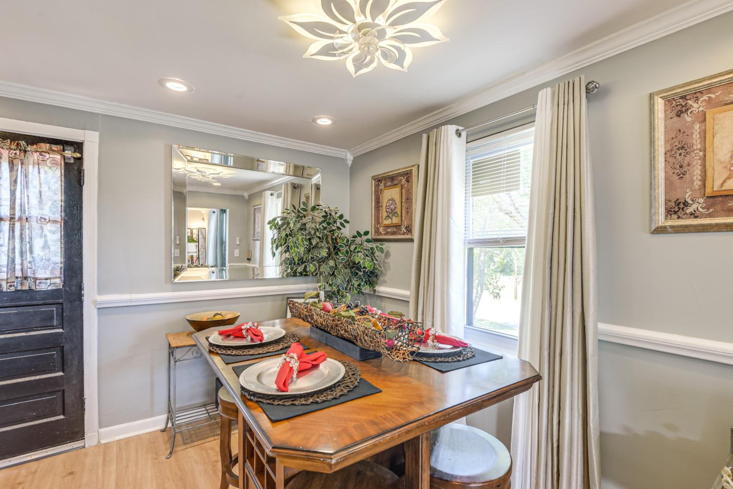 Global Staycation! Scenic Pikesville Family Home