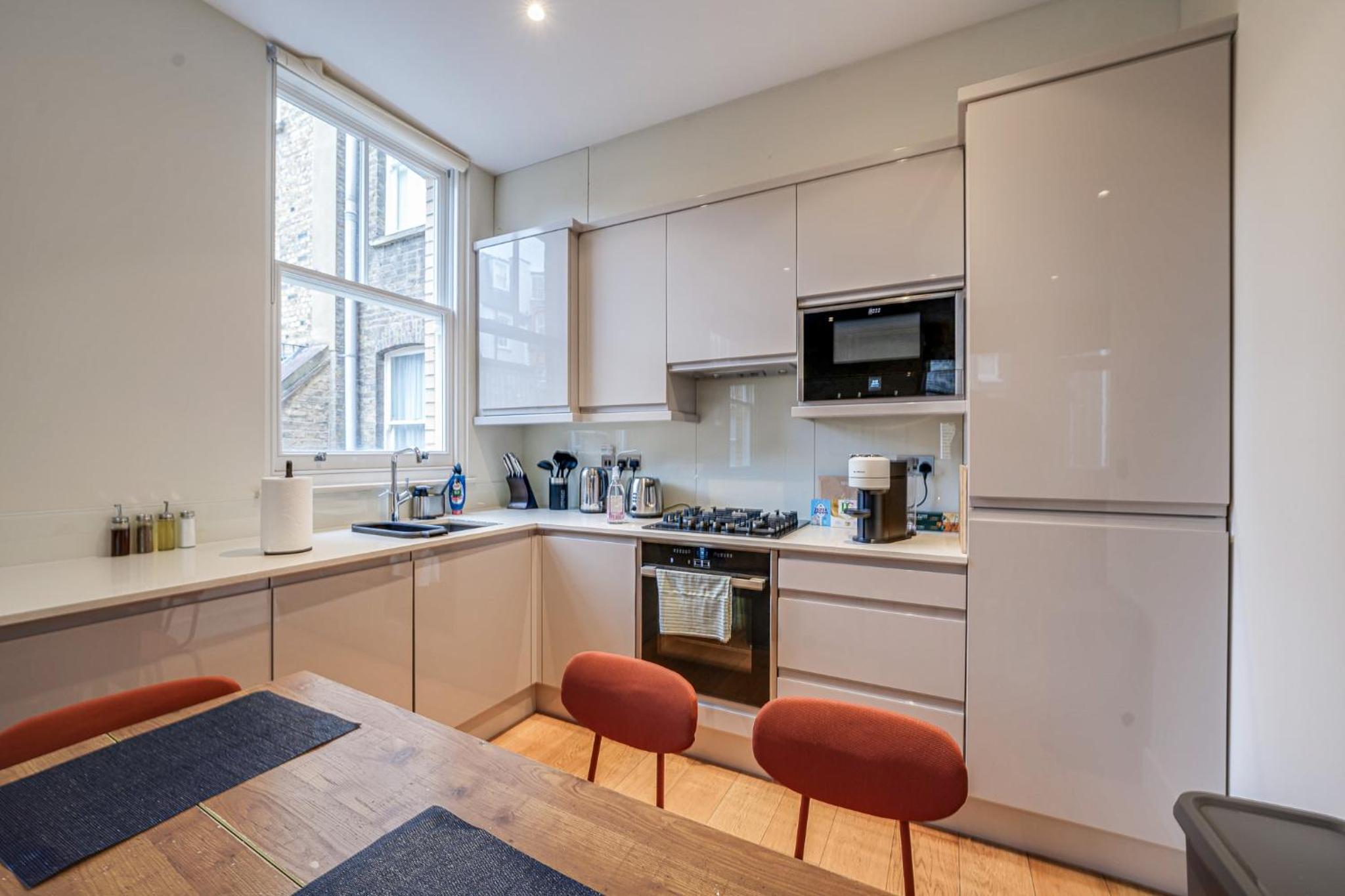 Fitzrovia Apartments 3BR Sleeps 18 Oxford