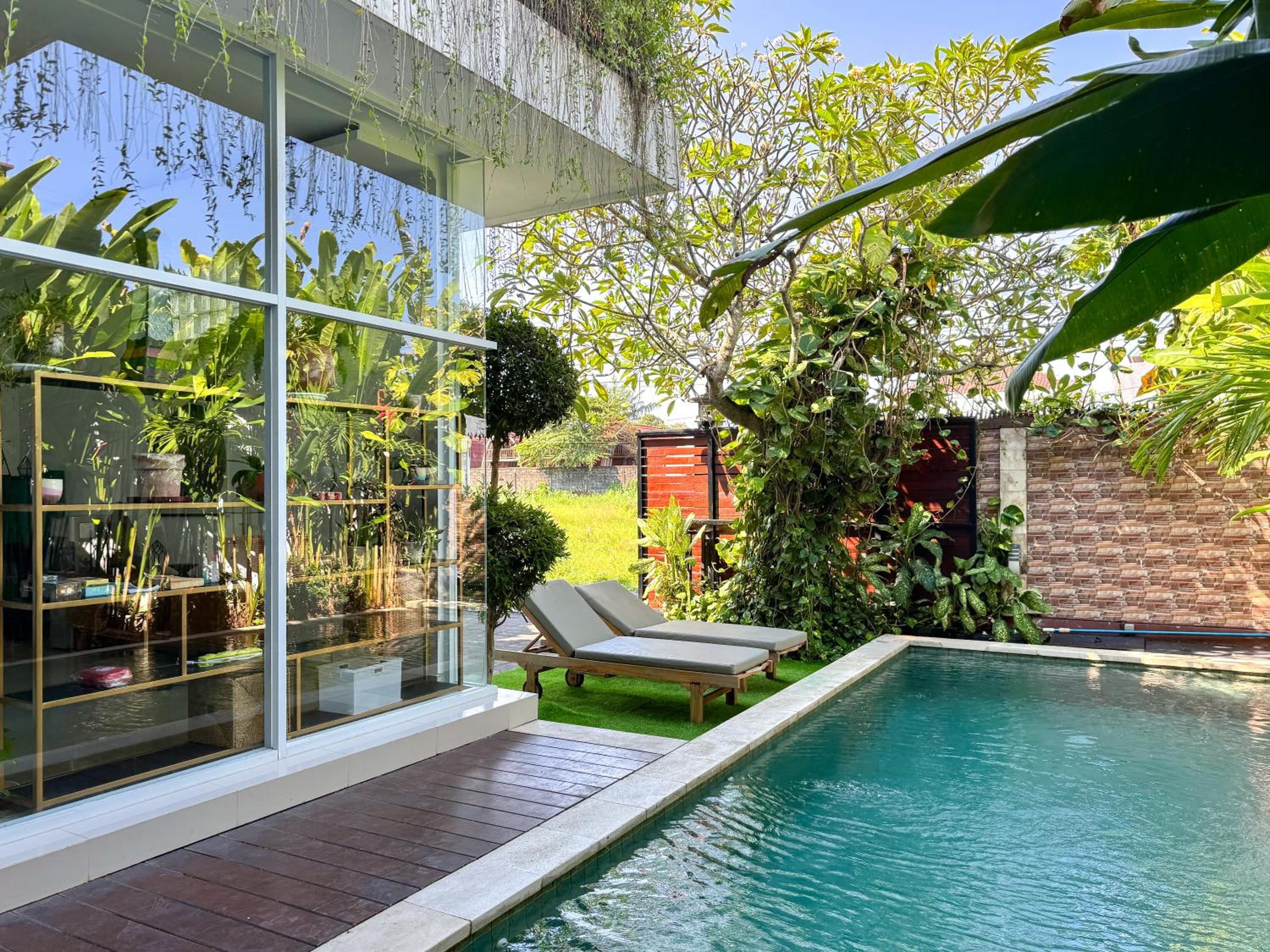 Modern 2-Bedroom Villa with Private Pool, 7m from Beach