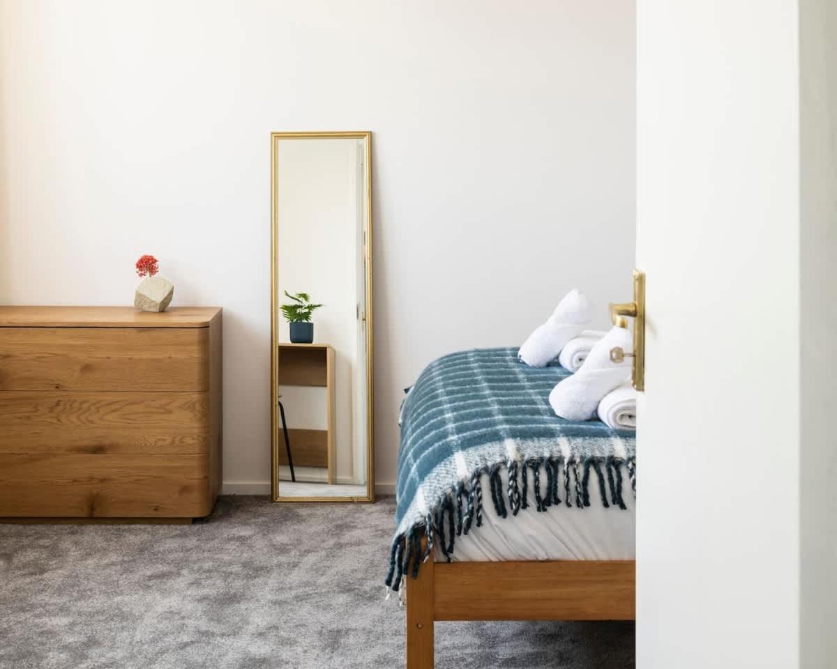 Canary Wharf Apt - Near DLR & Jubilee
