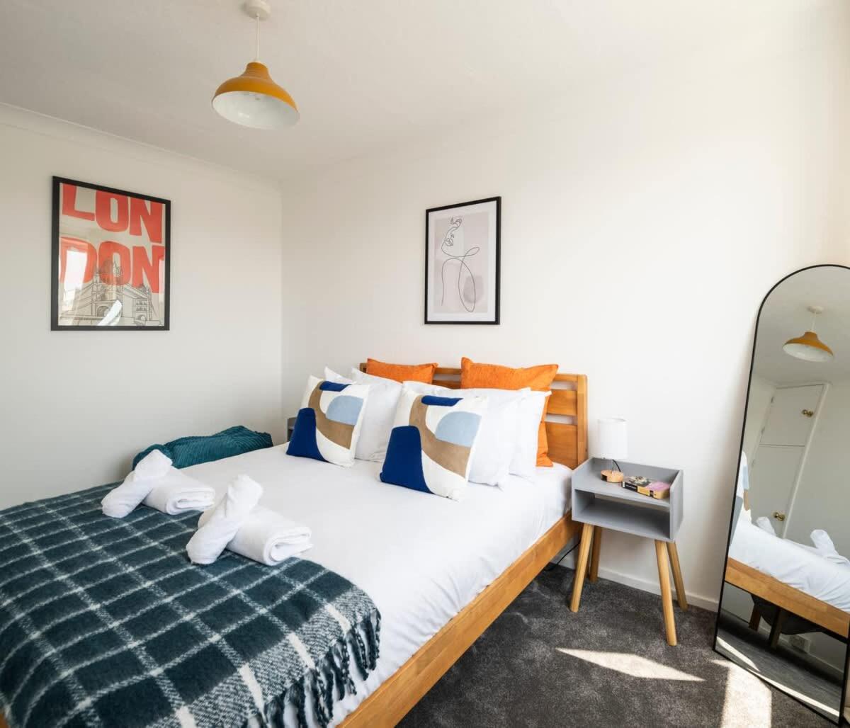 Canary Wharf Apt - Near DLR & Jubilee