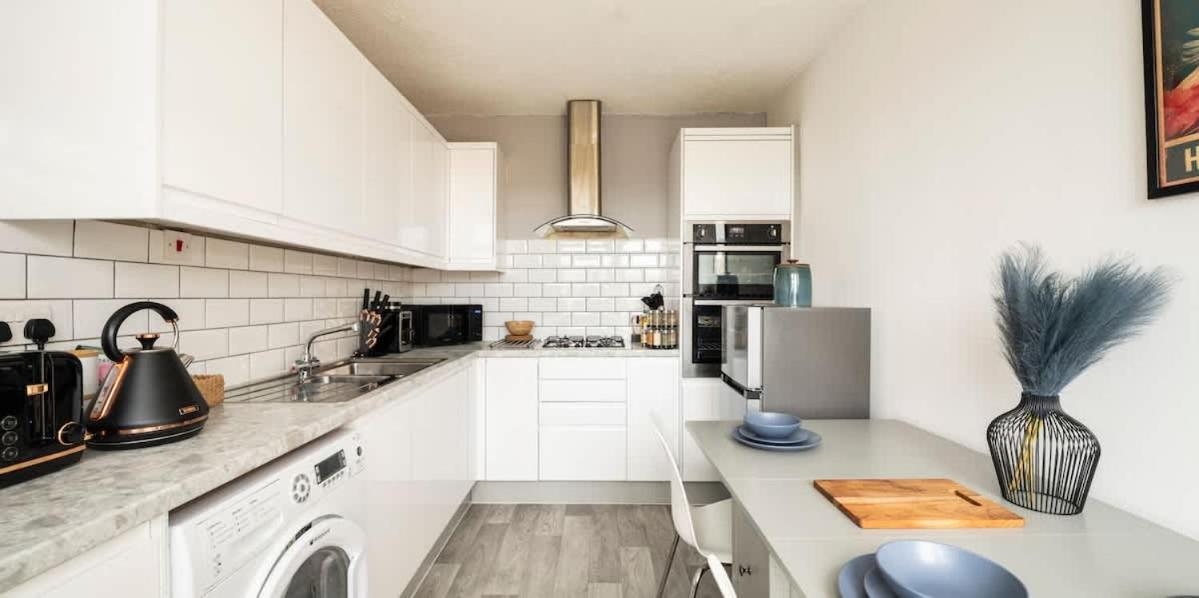 Canary Wharf Apt - Near DLR & Jubilee