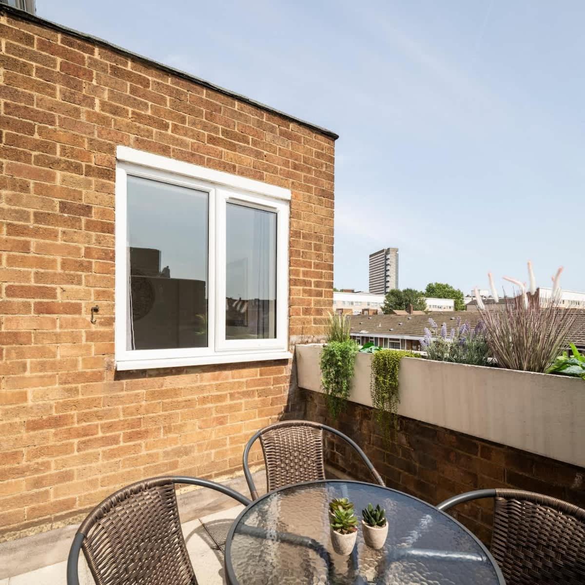 Canary Wharf Apt - Near DLR & Jubilee