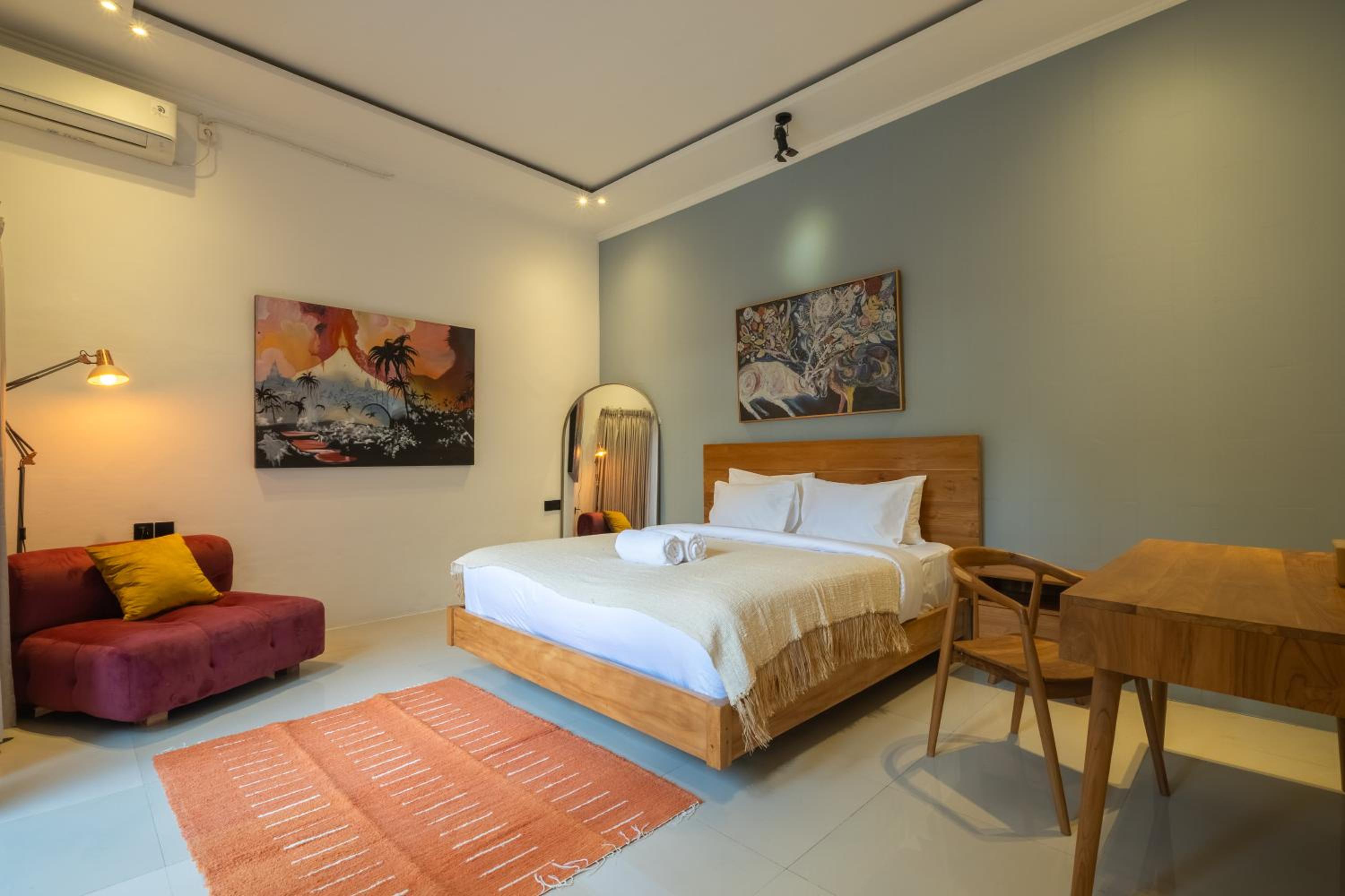Modern 2-Bedroom Villa with Private Pool, 7m from Beach