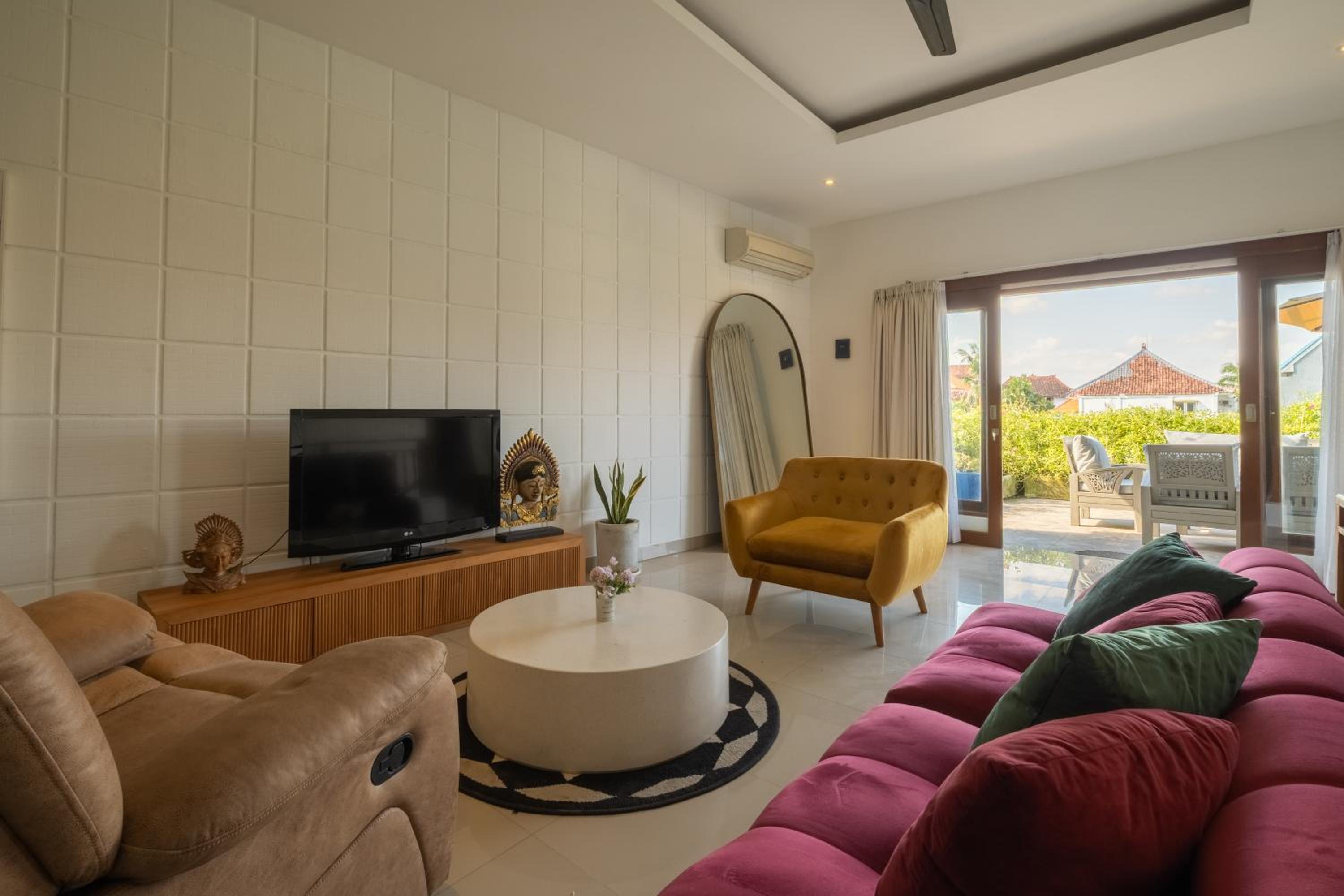 Modern 2-Bedroom Villa with Private Pool, 7m from Beach