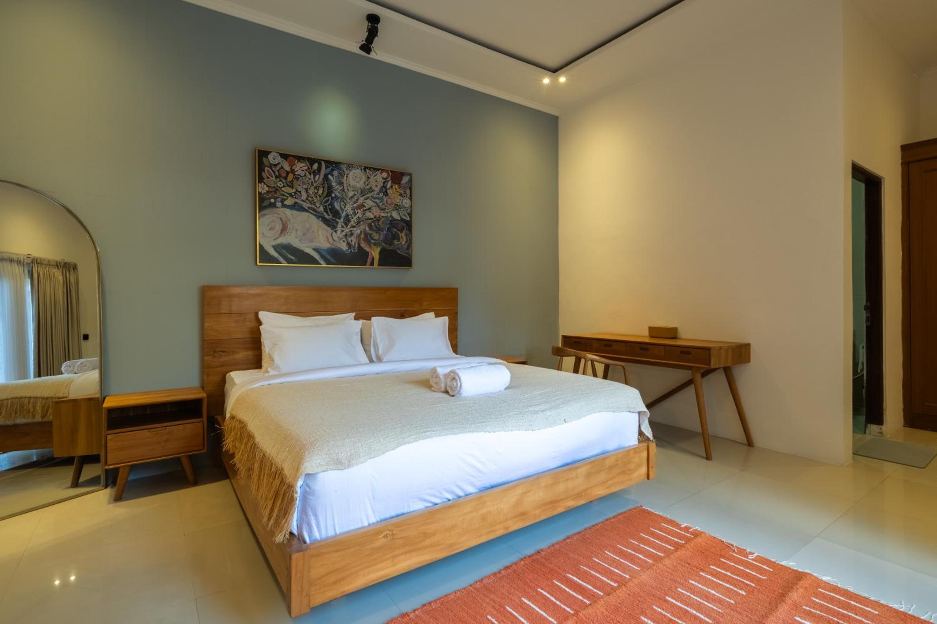Modern 2-Bedroom Villa with Private Pool, 7m from Beach