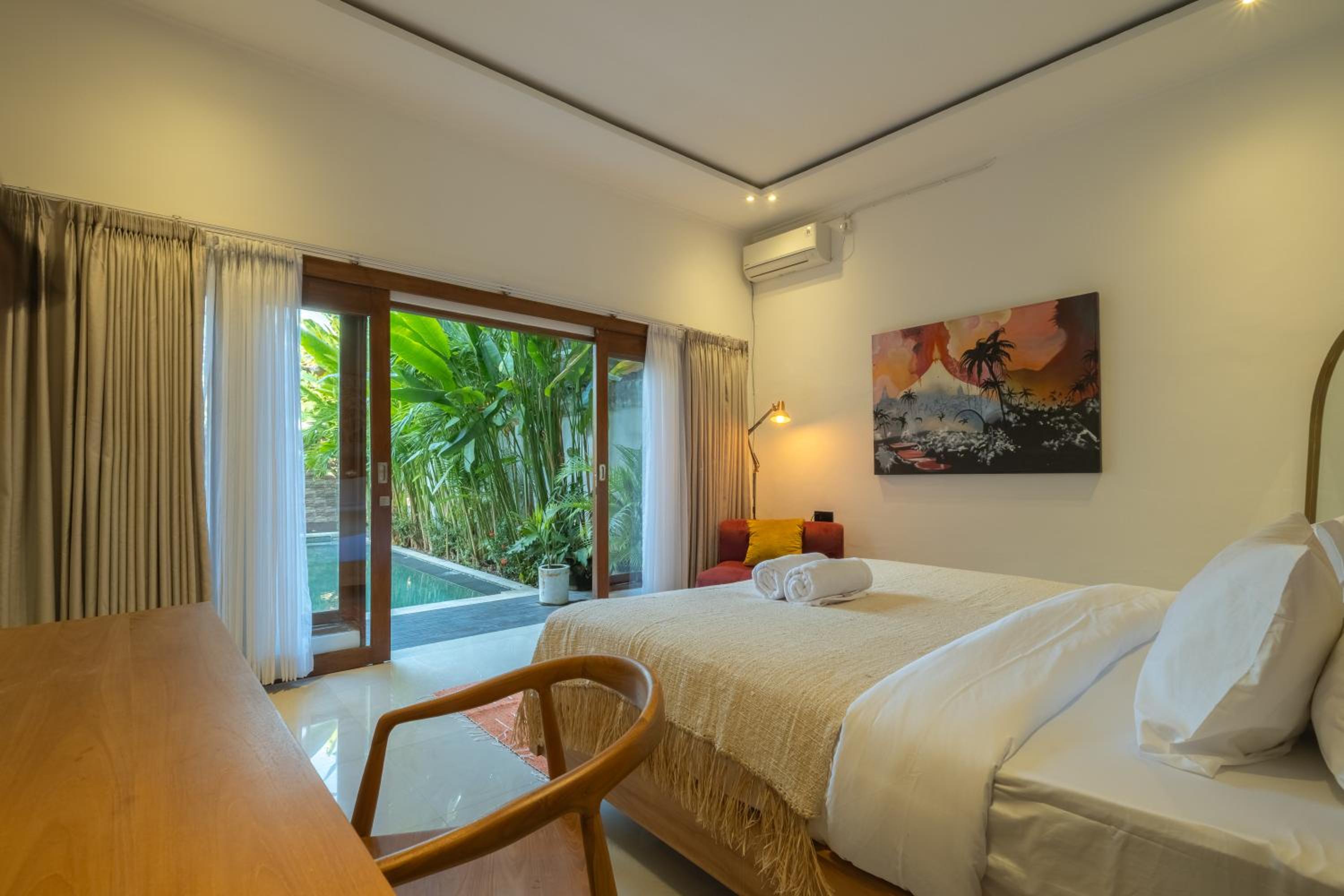 Modern 2-Bedroom Villa with Private Pool, 7m from Beach