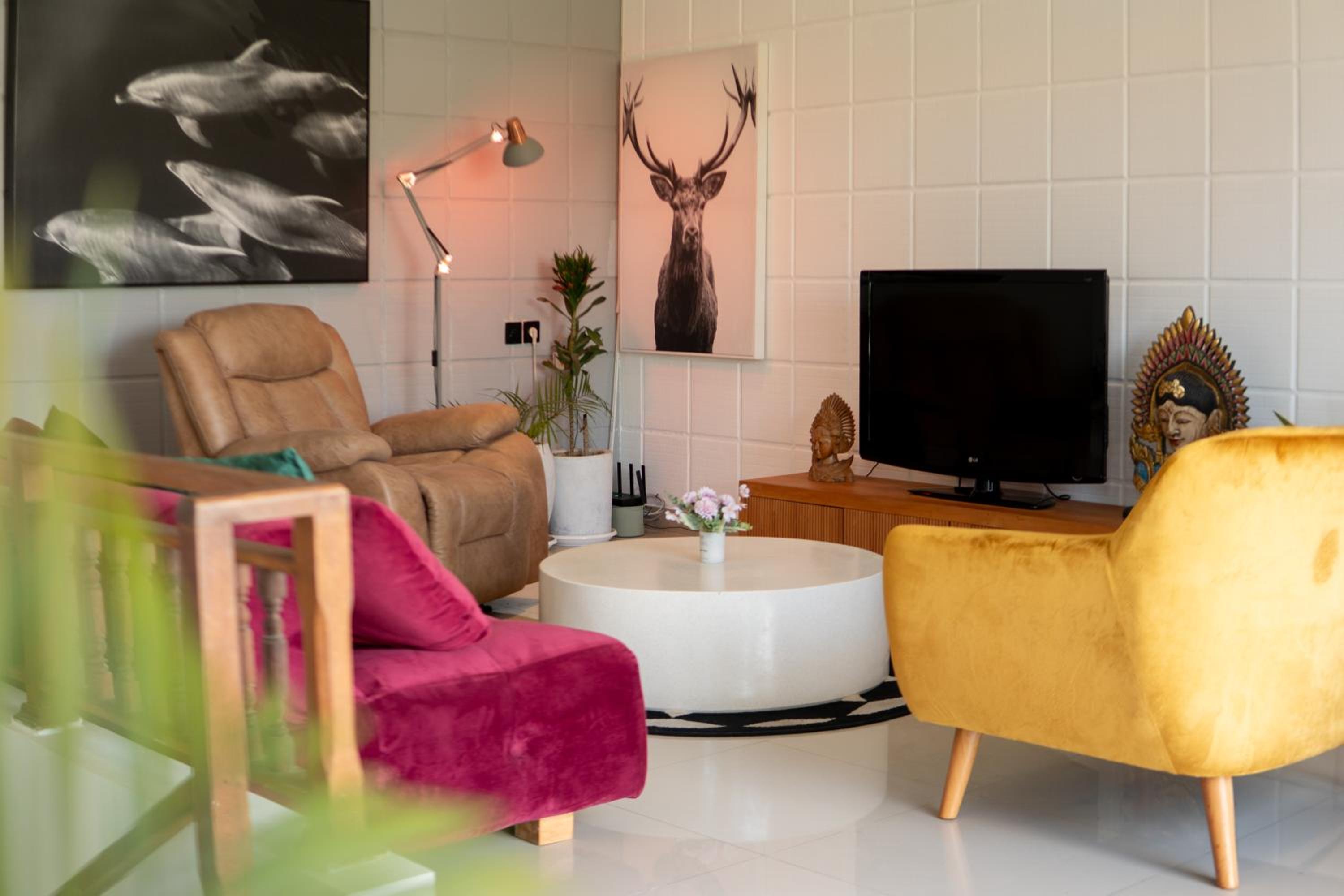 Modern 2-Bedroom Villa with Private Pool, 7m from Beach