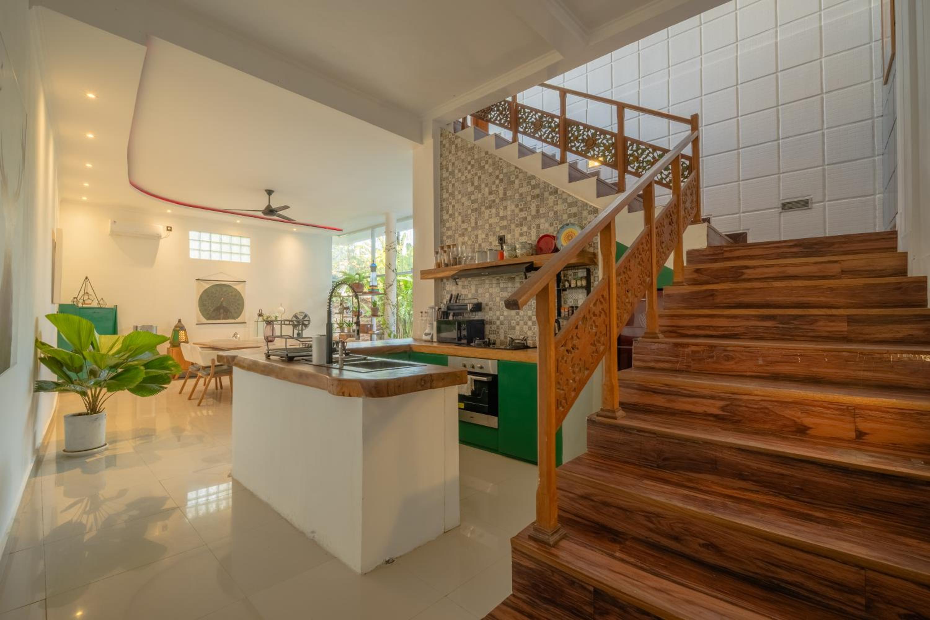 Modern 2-Bedroom Villa with Private Pool, 7m from Beach