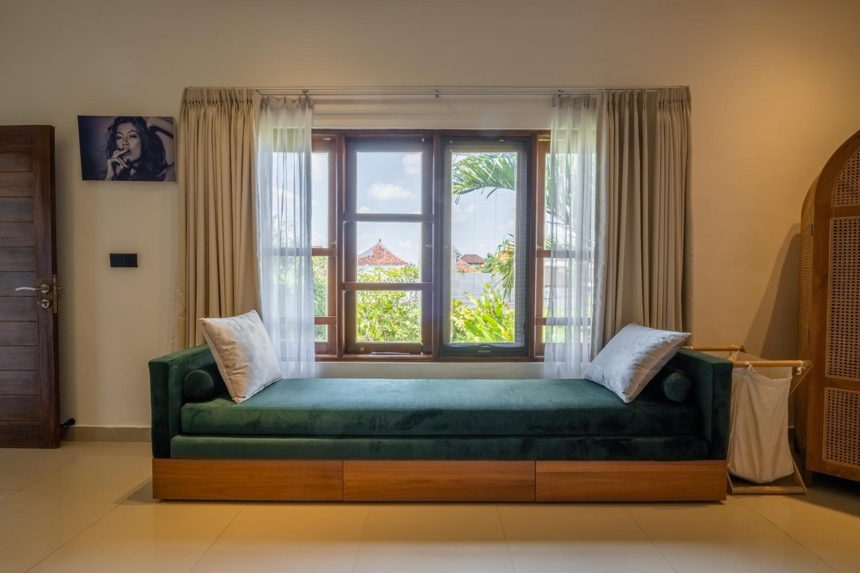 Modern 2-Bedroom Villa with Private Pool, 7m from Beach