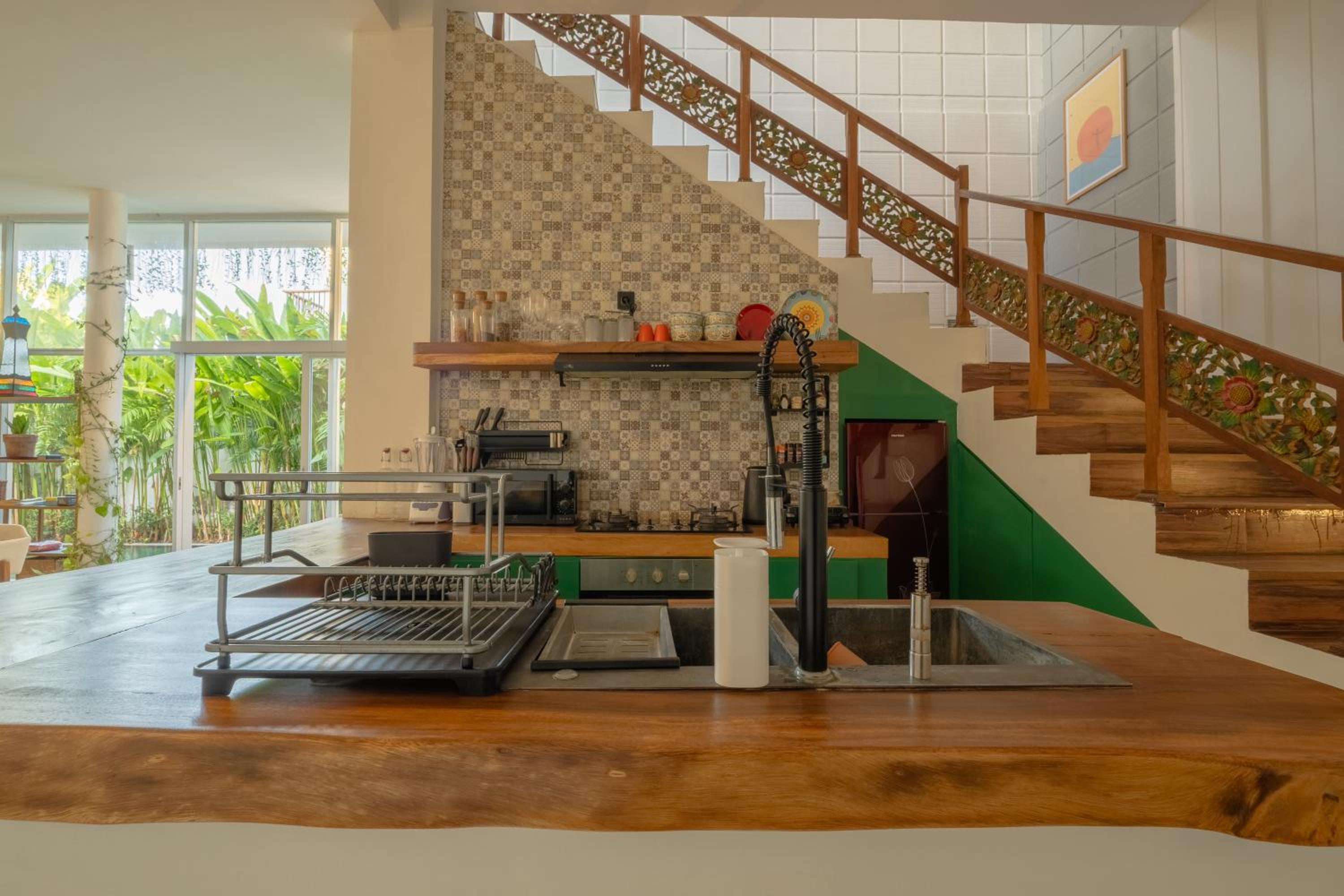 Modern 2-Bedroom Villa with Private Pool, 7m from Beach