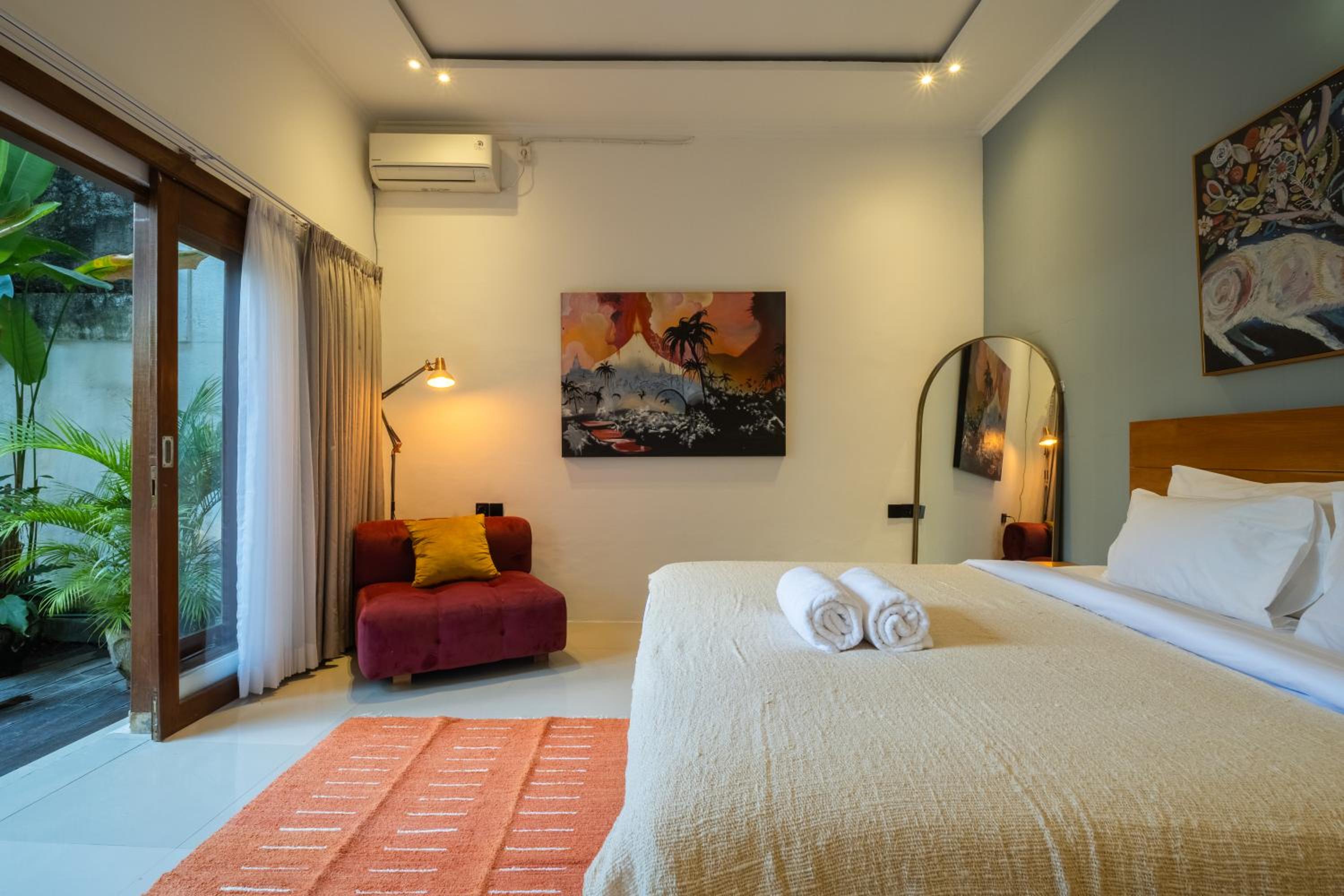 Modern 2-Bedroom Villa with Private Pool, 7m from Beach