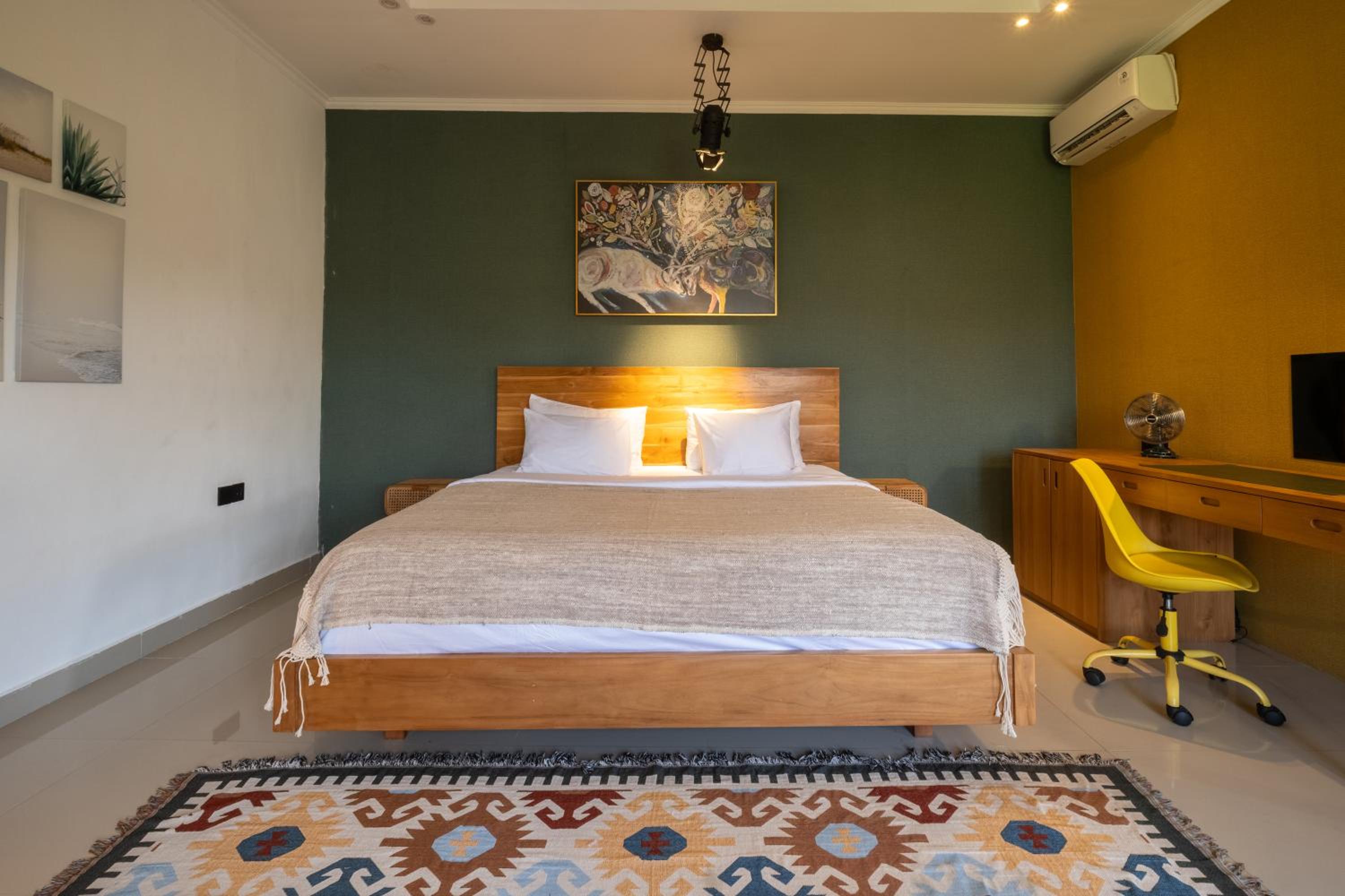 Modern 2-Bedroom Villa with Private Pool, 7m from Beach