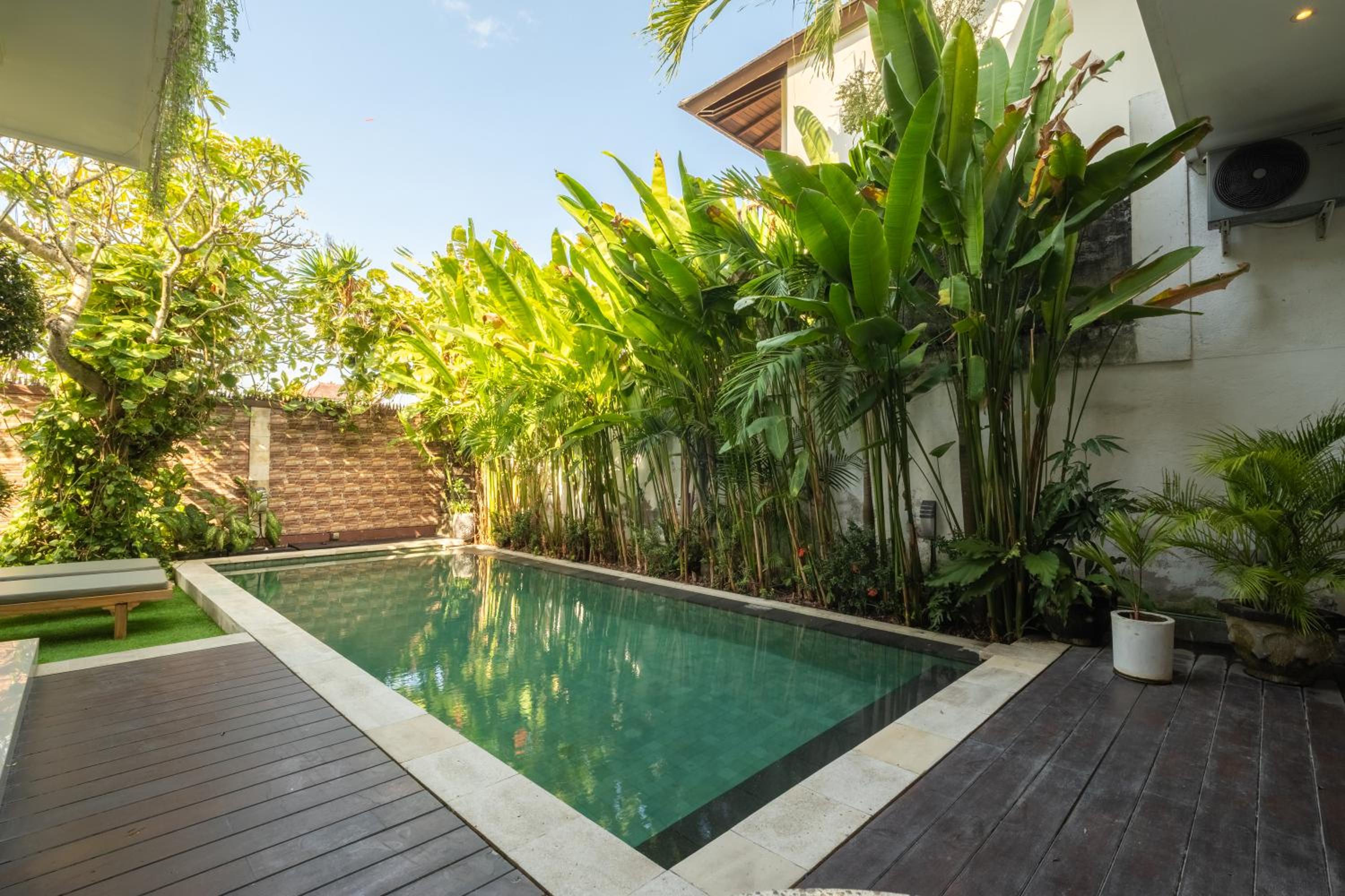 Modern 2-Bedroom Villa with Private Pool, 7m from Beach