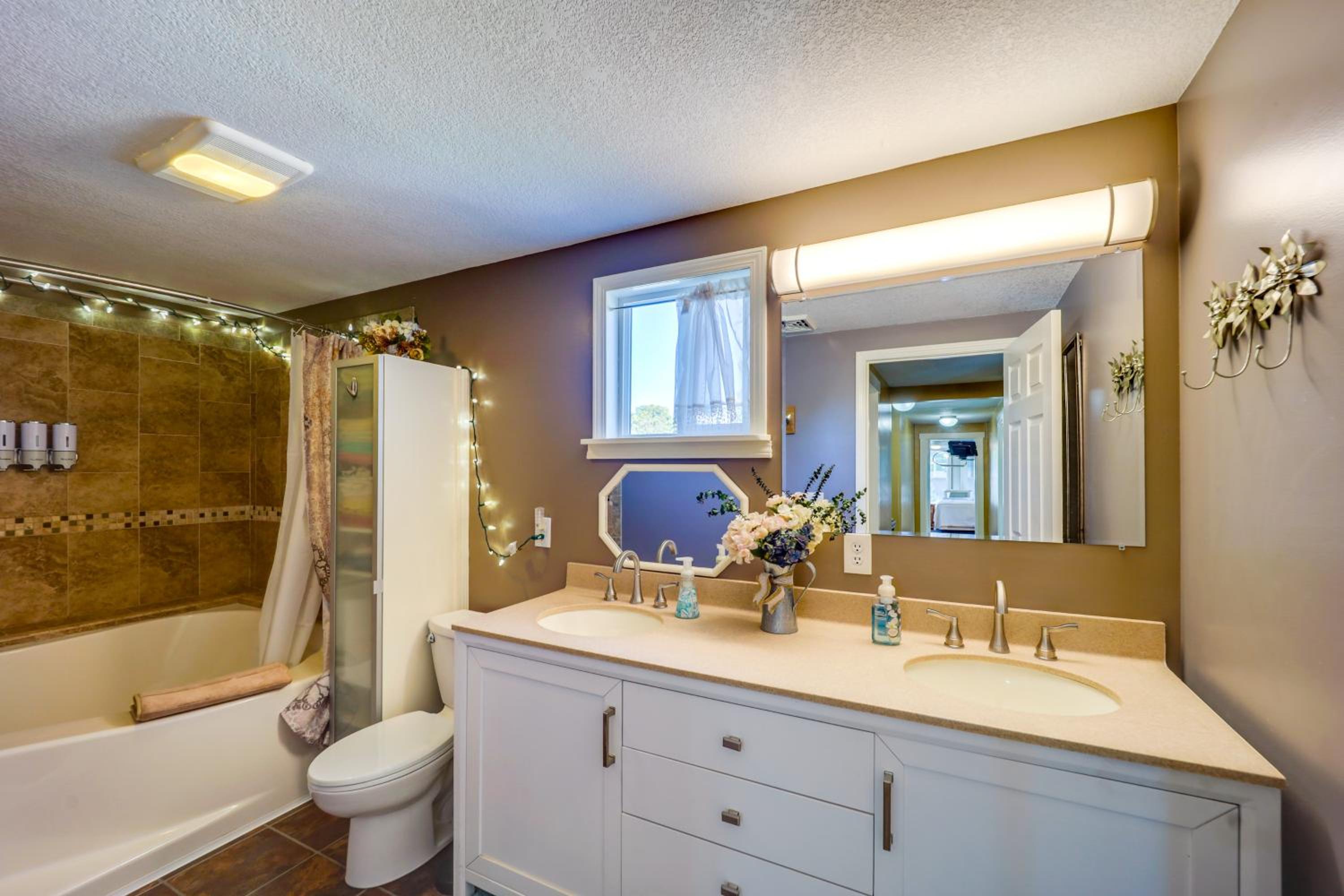 10 Mi to Mad River Mtn Family-Friendly Retreat!