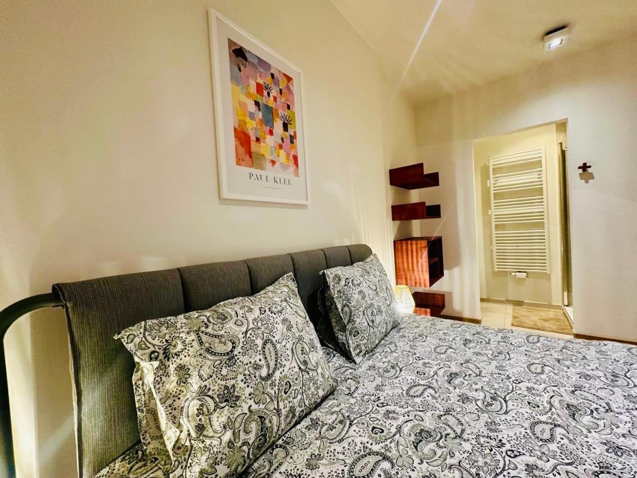 The Central Experience - 2 BR, Bright, Spacious & Central