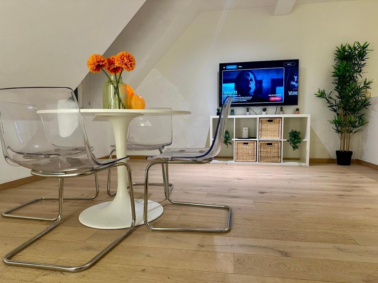 The Central Experience - 2 BR, Bright, Spacious & Central