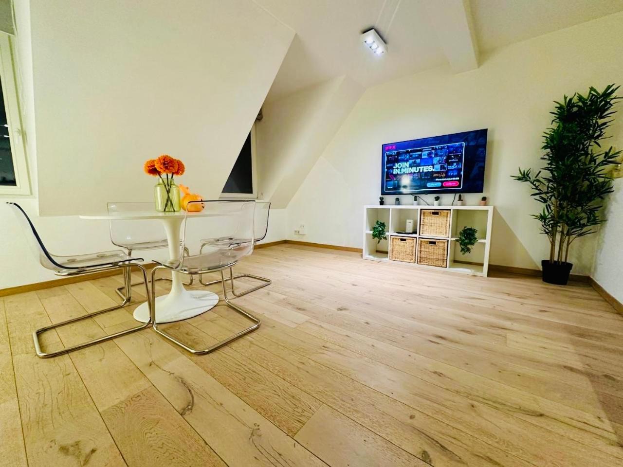 The Central Experience - 2 BR, Bright, Spacious & Central