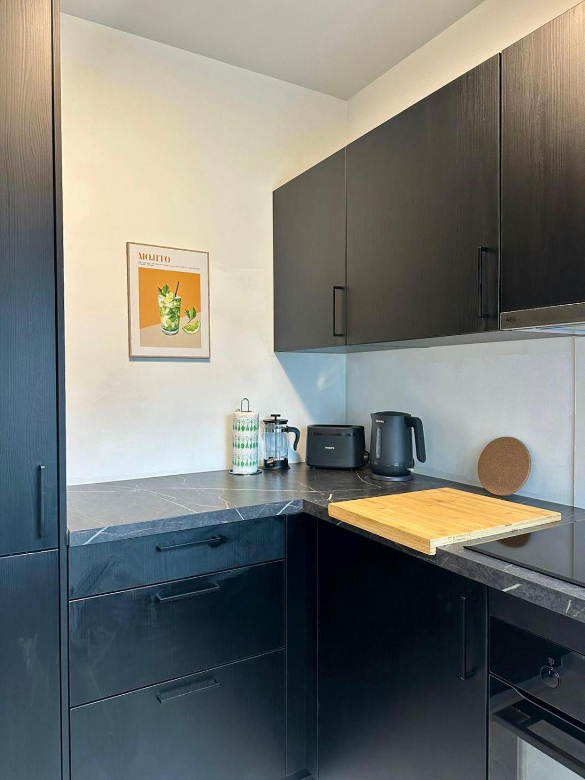 The Central Experience - 2 BR, Bright, Spacious & Central