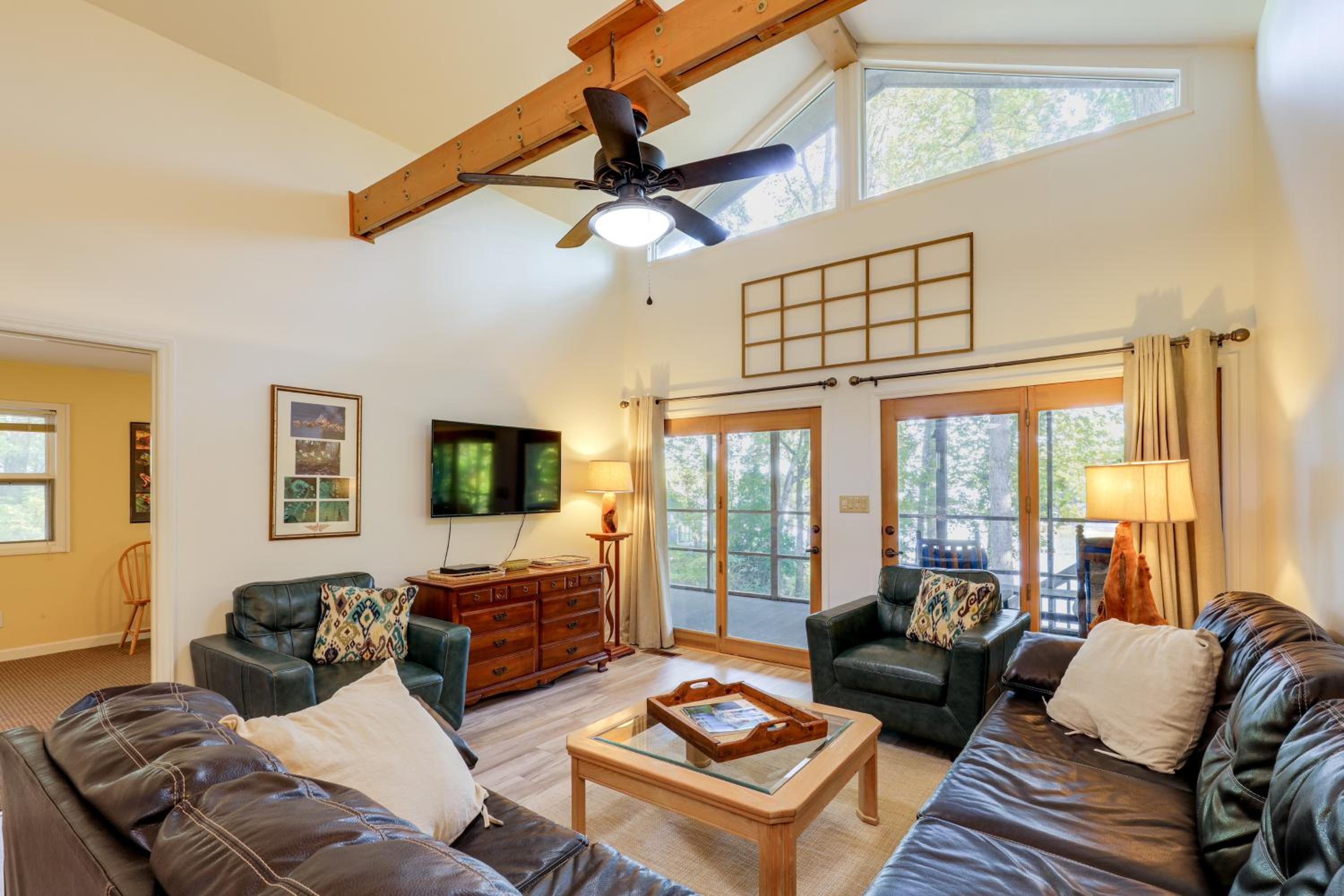 Dock, Views and Fire Pit Retreat on Lake Norman