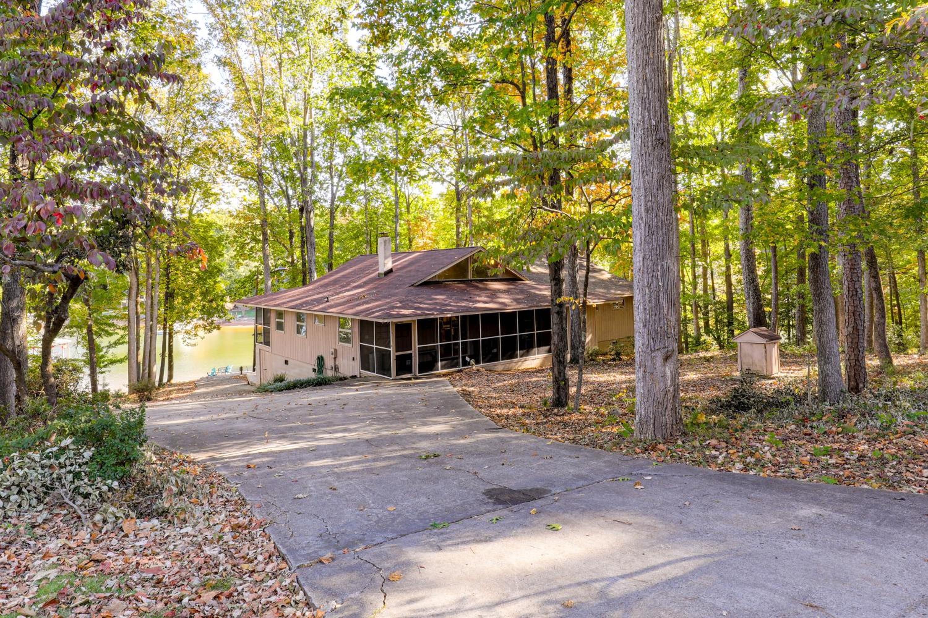 Dock, Views and Fire Pit Retreat on Lake Norman
