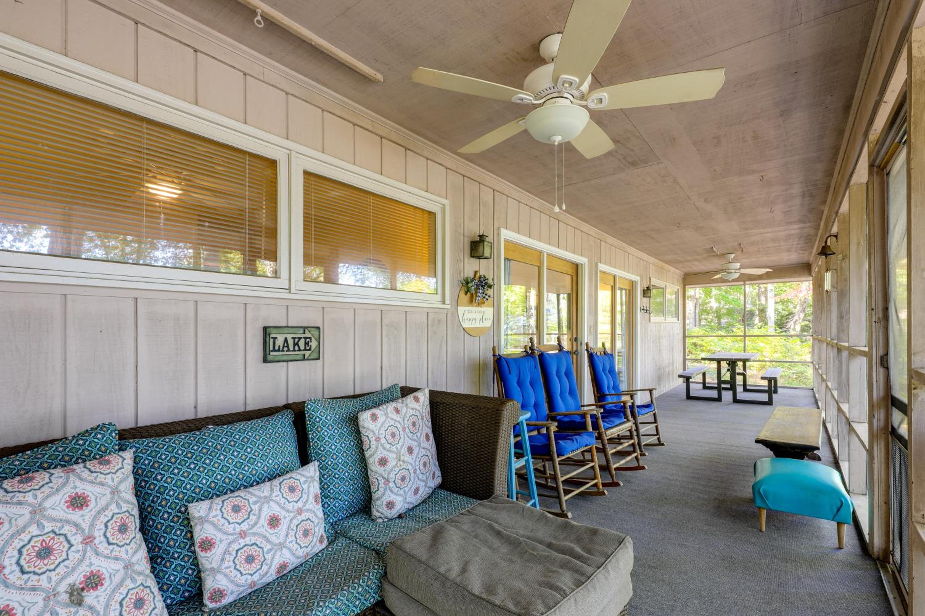 Dock, Views and Fire Pit Retreat on Lake Norman