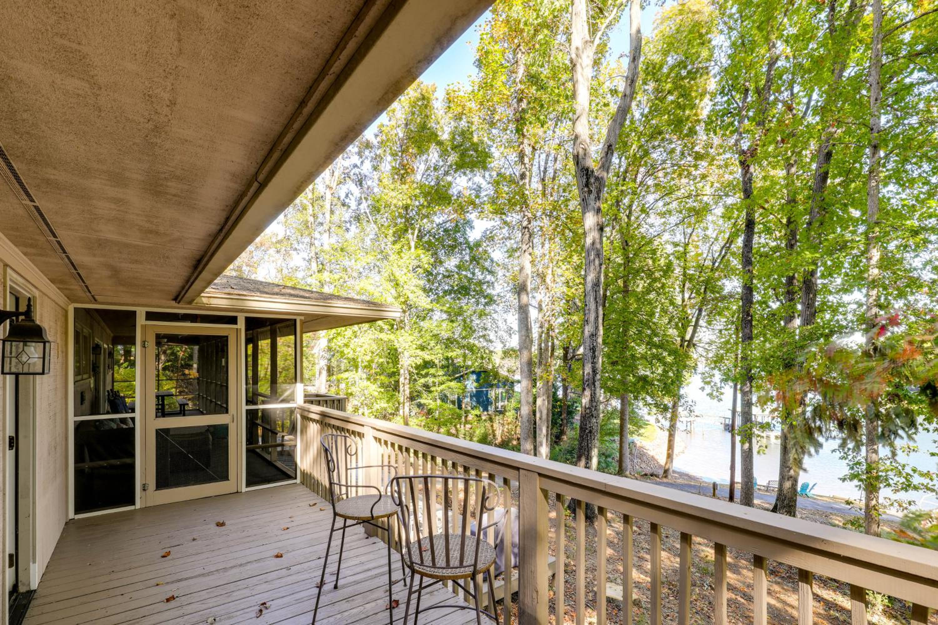 Dock, Views and Fire Pit Retreat on Lake Norman