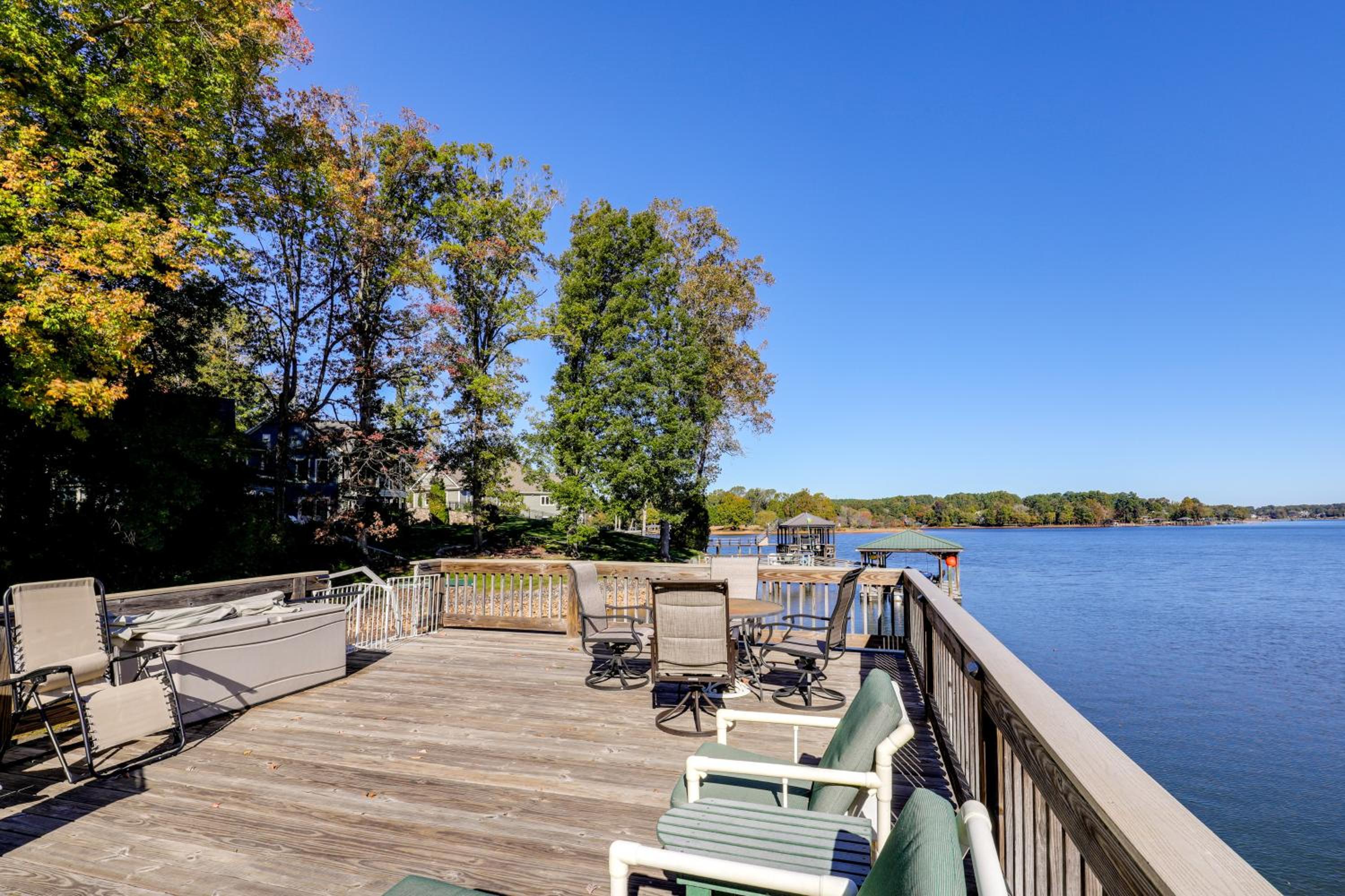 Dock, Views and Fire Pit Retreat on Lake Norman