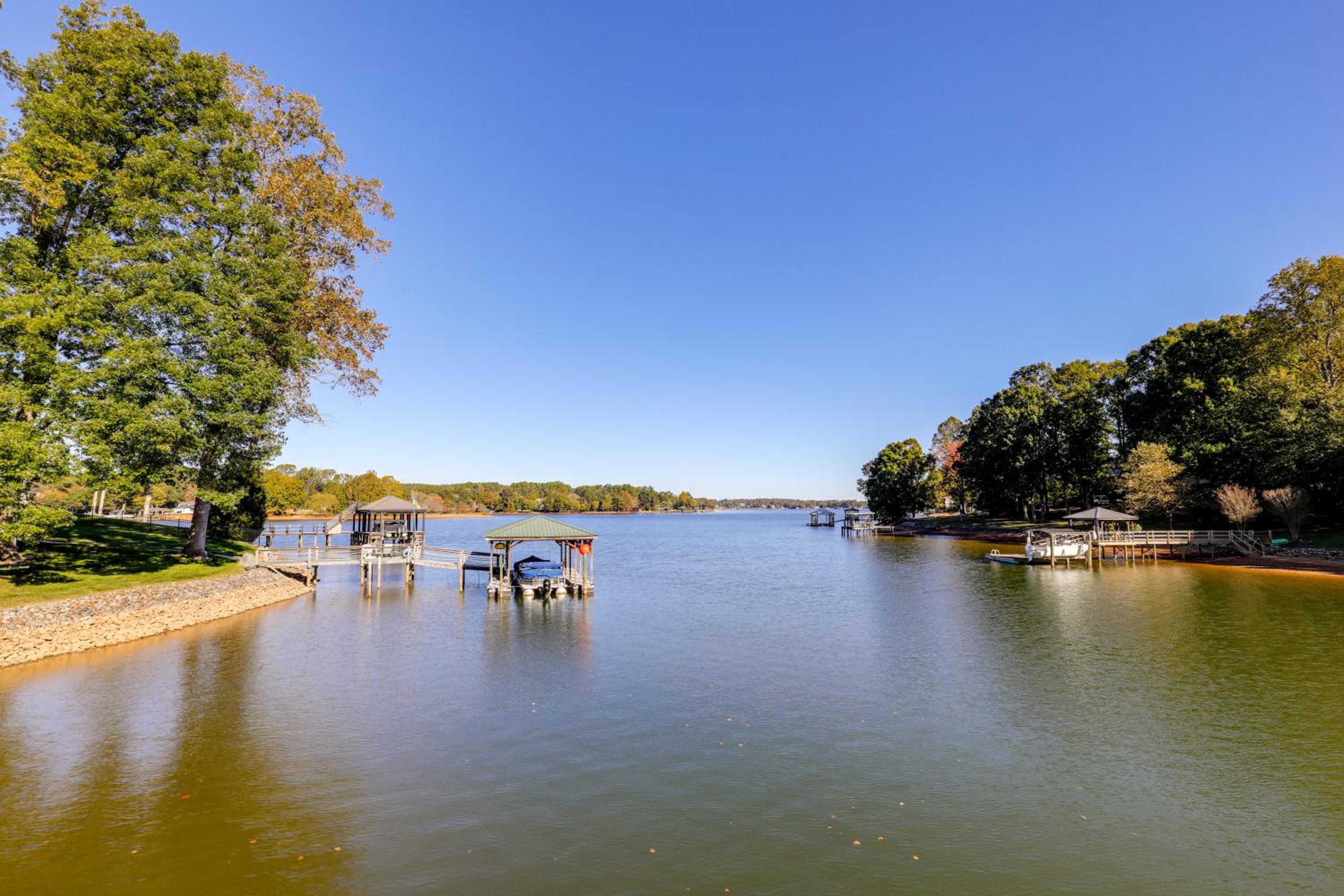 Dock, Views and Fire Pit Retreat on Lake Norman