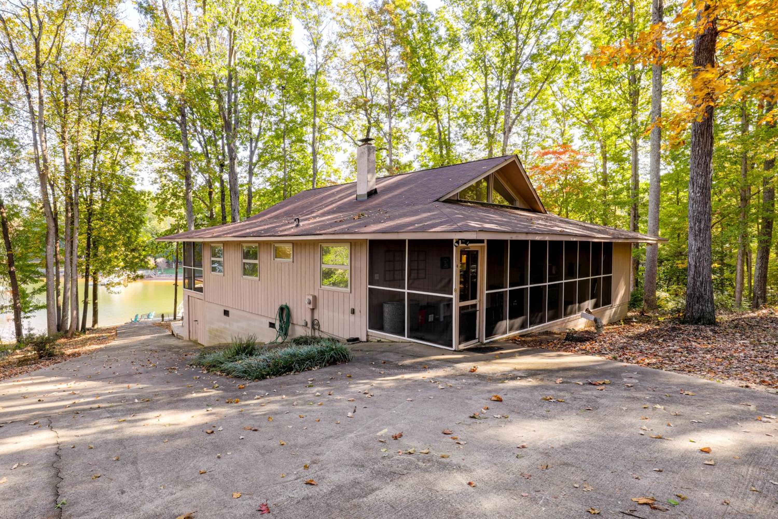 Dock, Views and Fire Pit Retreat on Lake Norman