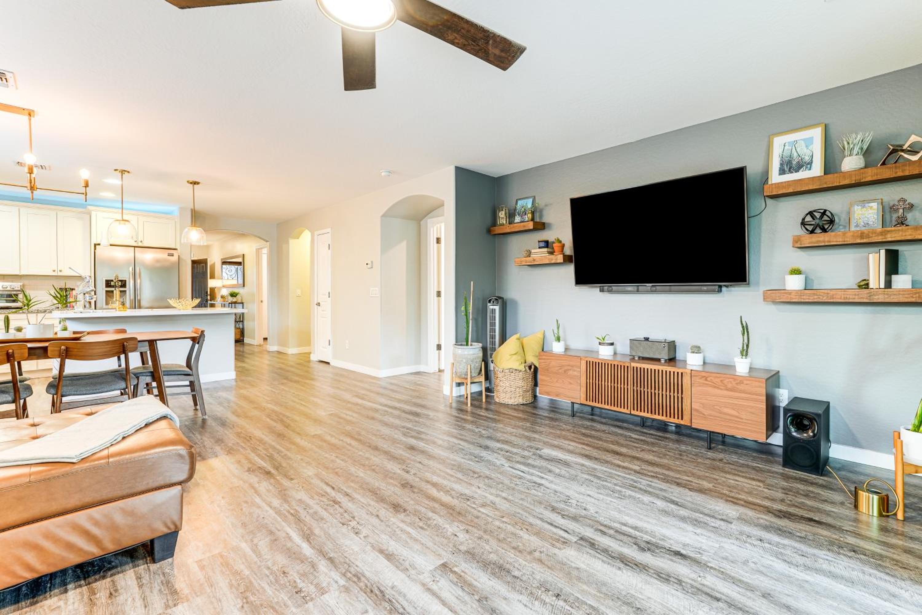 Pool Access! Suburban Home 11 Mi to Dtwn Gilbert