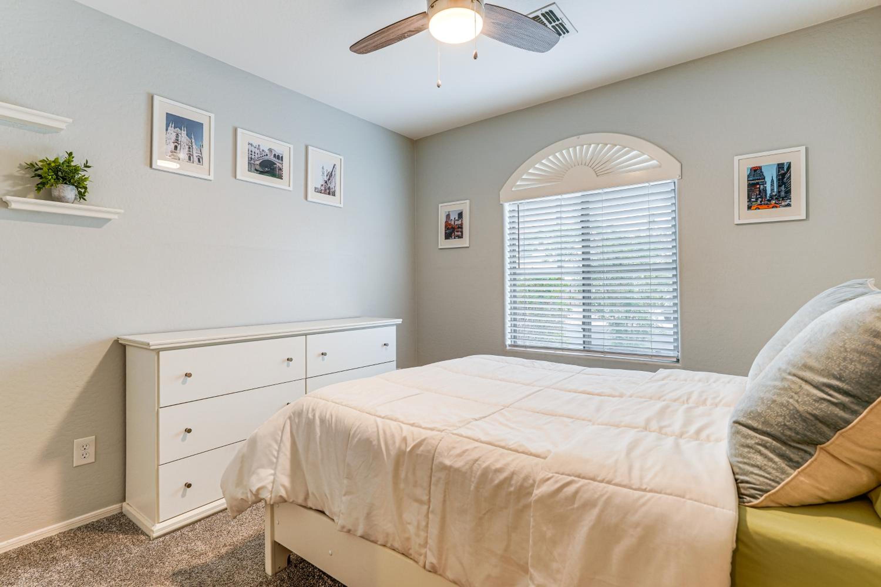 Pool Access! Suburban Home 11 Mi to Dtwn Gilbert