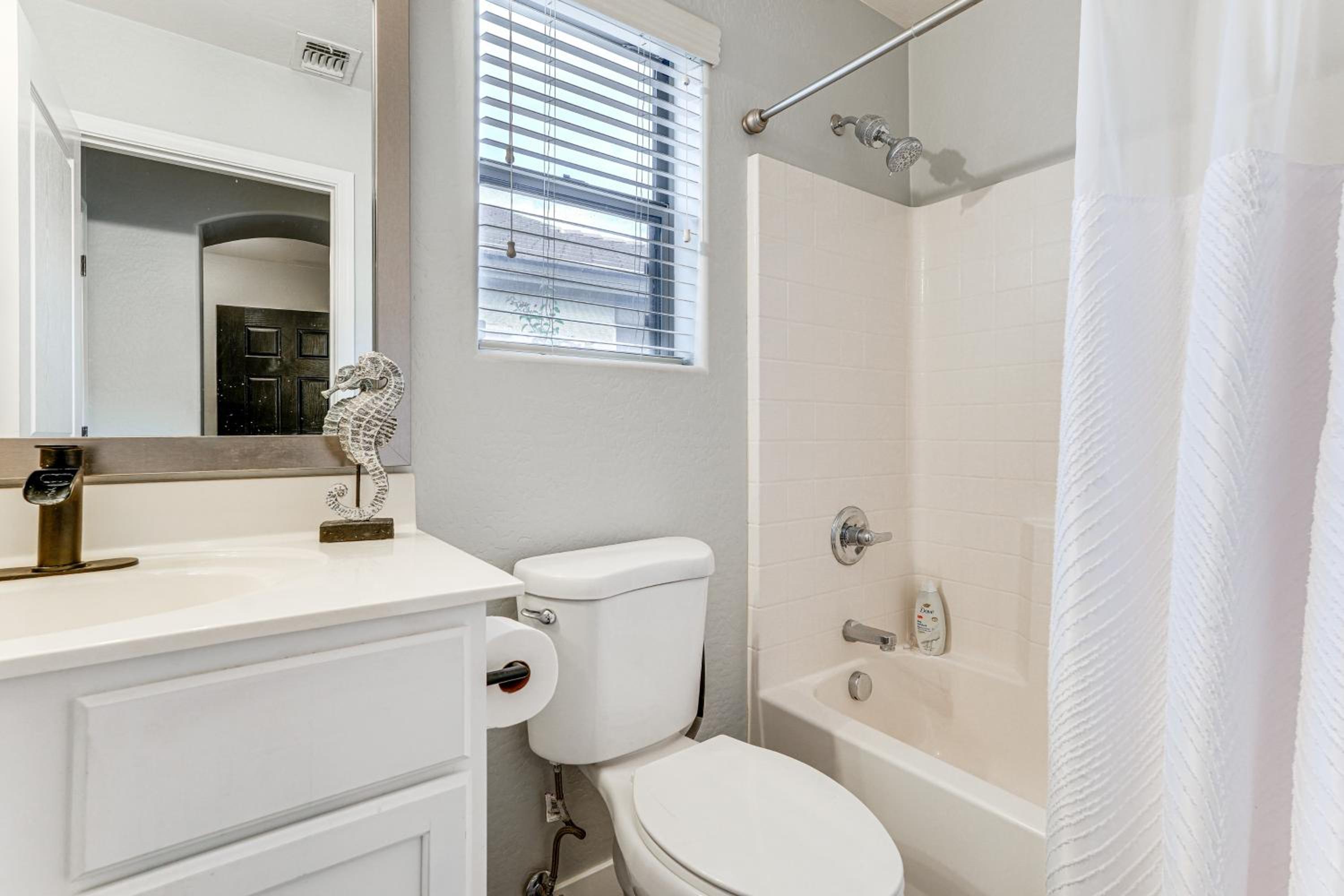 Pool Access! Suburban Home 11 Mi to Dtwn Gilbert