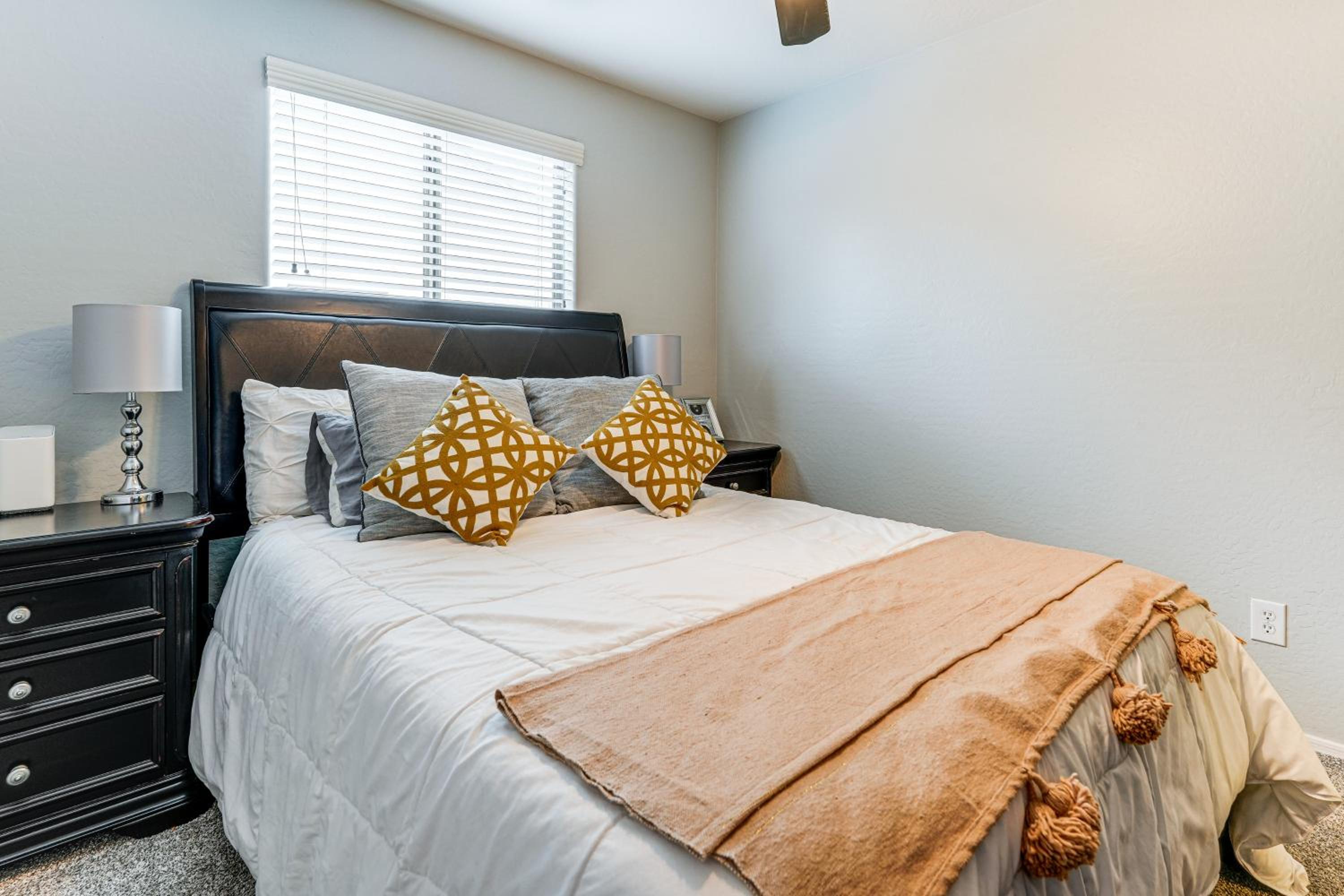 Pool Access! Suburban Home 11 Mi to Dtwn Gilbert