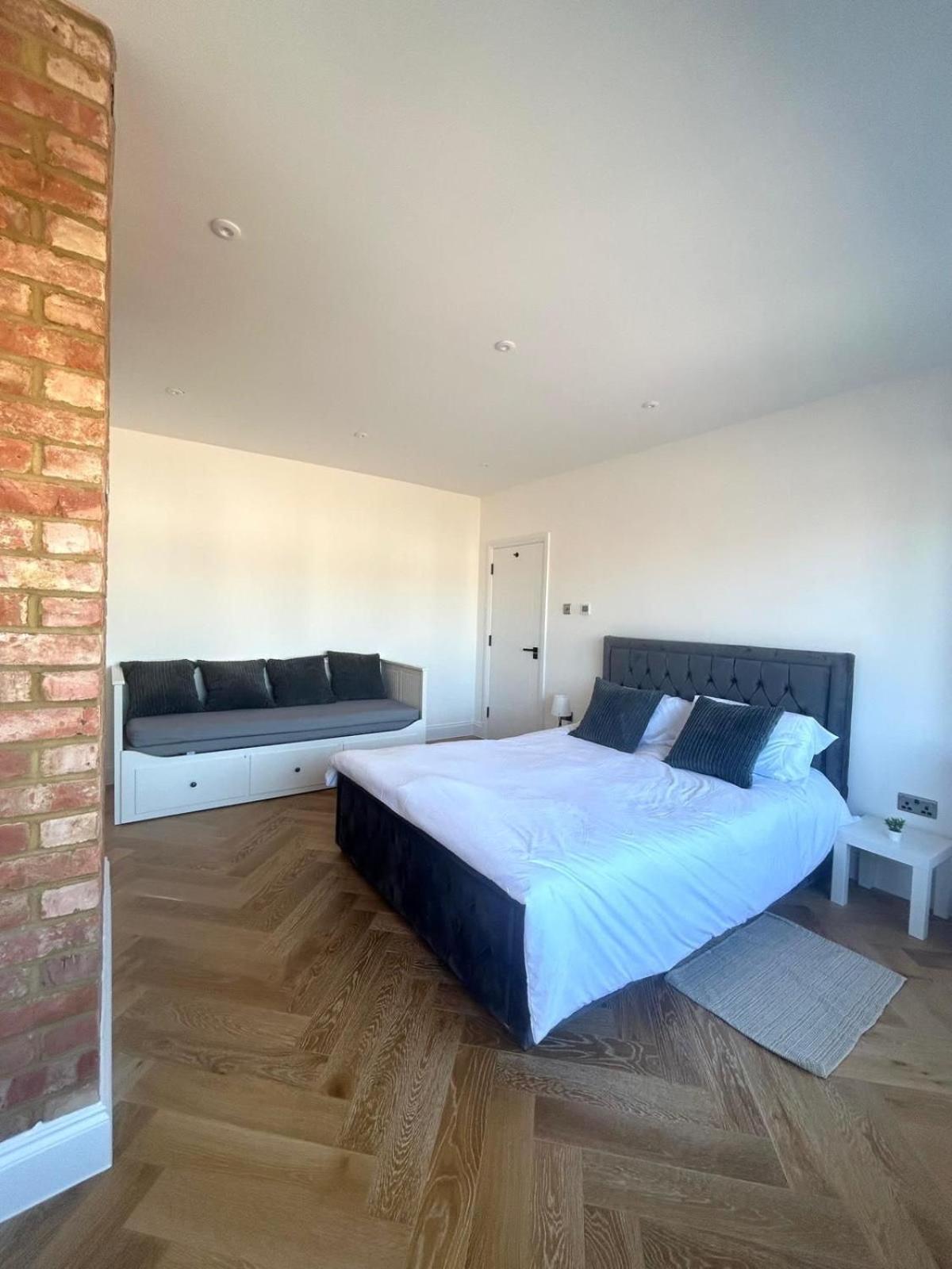The Crescent Villa Lancing