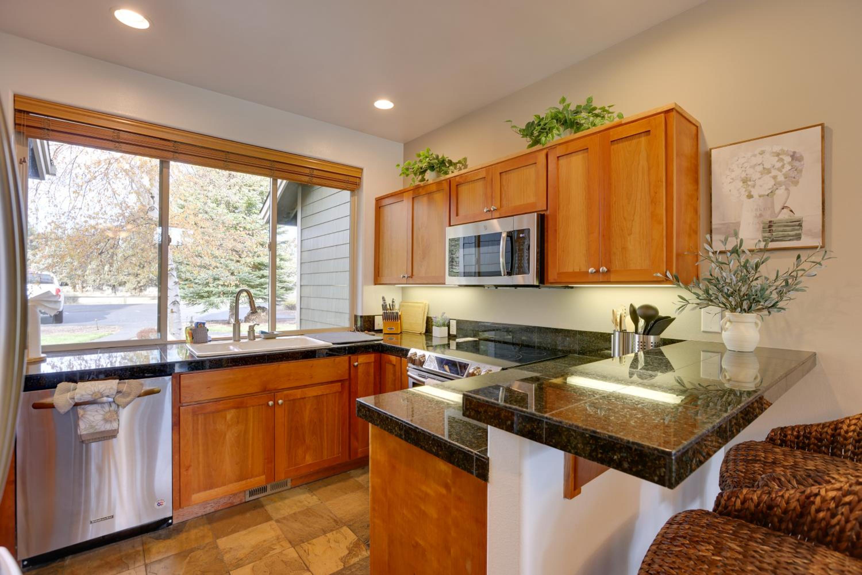 Eagle Crest Retreat Creekside Townhome with Hot Tub