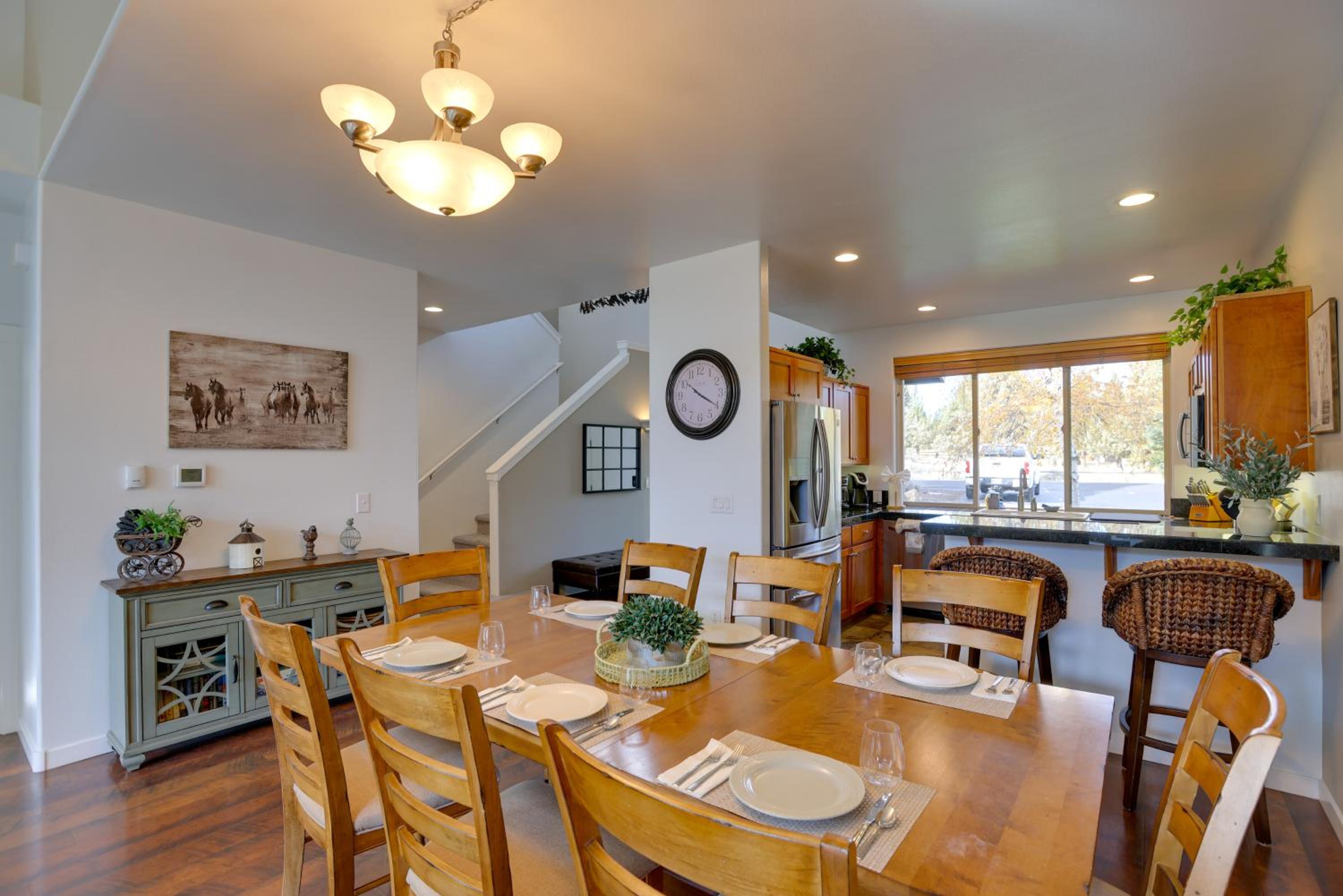 Eagle Crest Retreat Creekside Townhome with Hot Tub