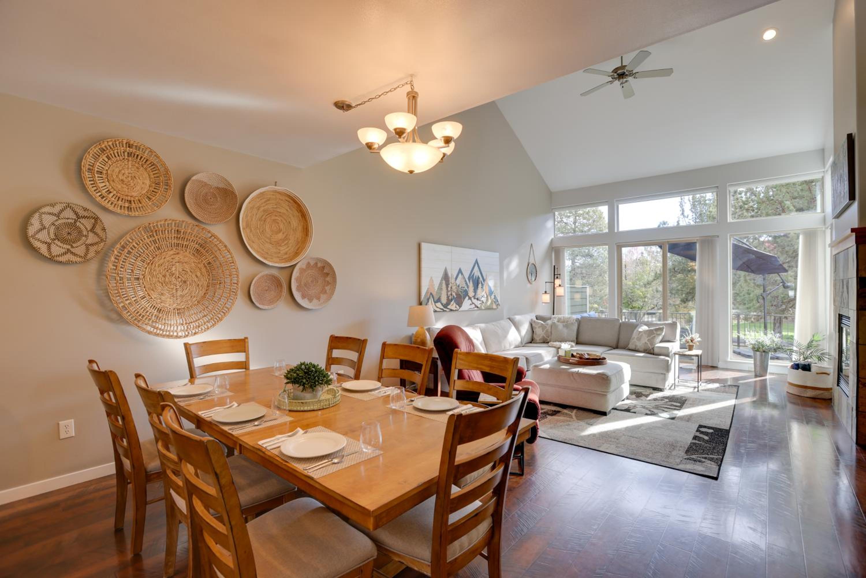 Eagle Crest Retreat Creekside Townhome with Hot Tub