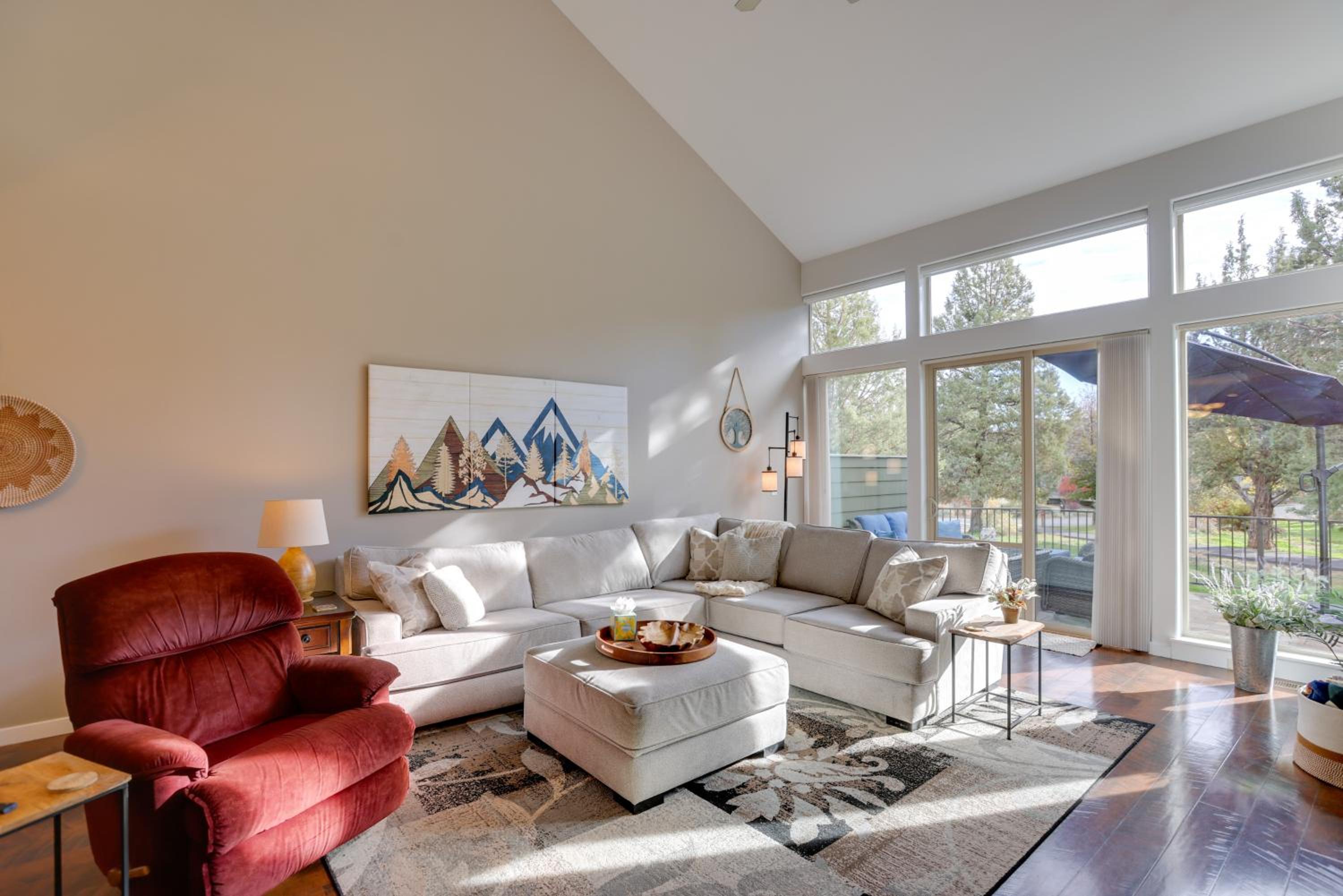 Eagle Crest Retreat Creekside Townhome with Hot Tub