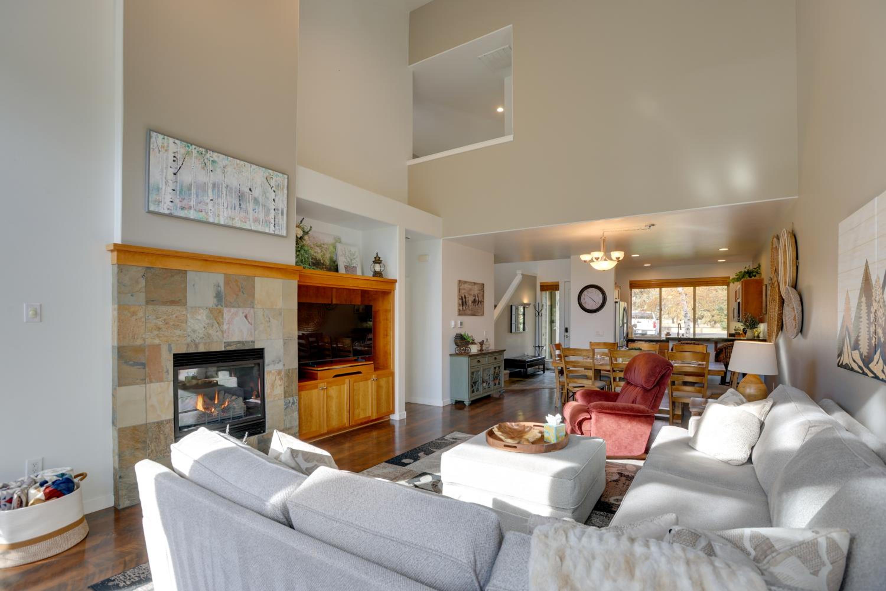 Eagle Crest Retreat Creekside Townhome with Hot Tub
