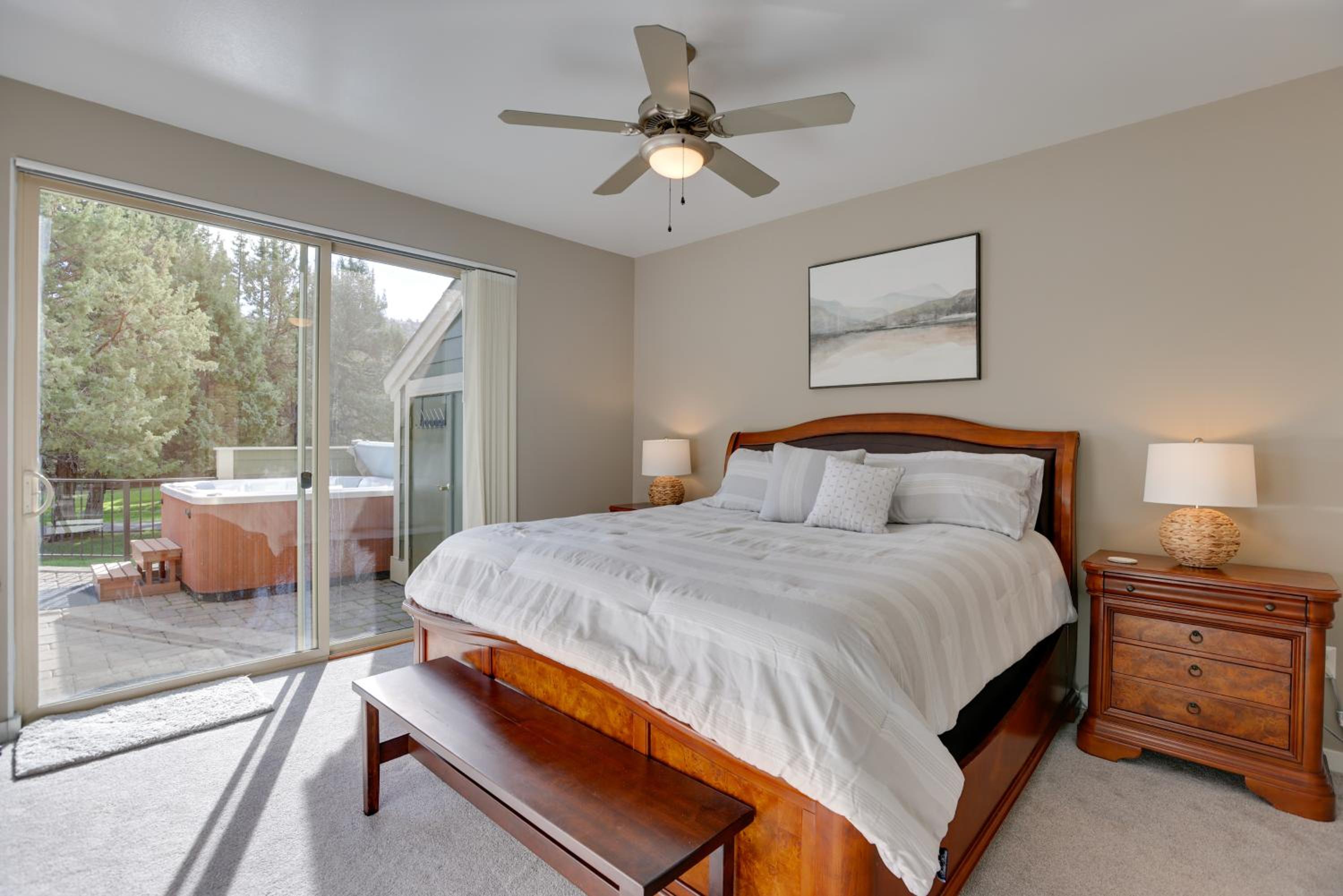 Eagle Crest Retreat Creekside Townhome with Hot Tub