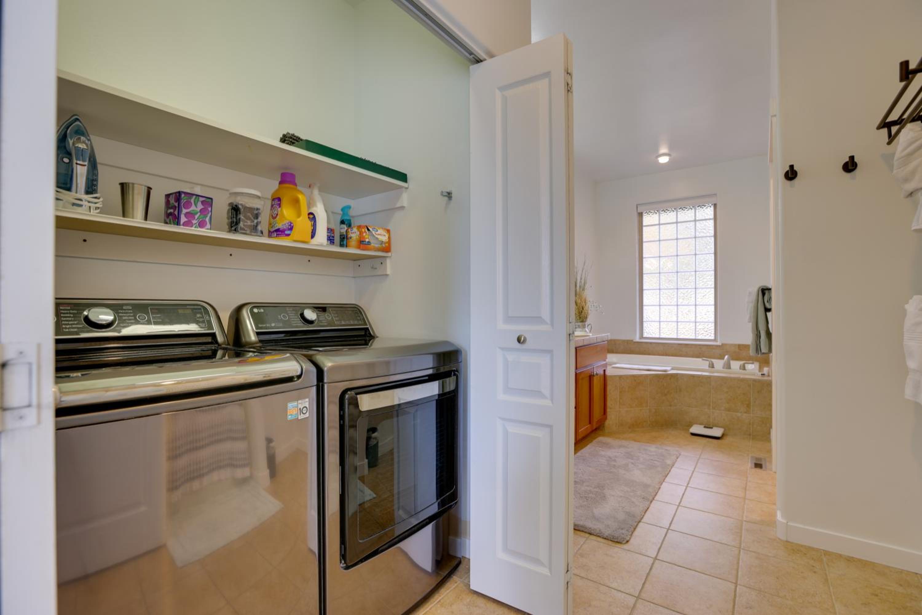 Eagle Crest Retreat Creekside Townhome with Hot Tub