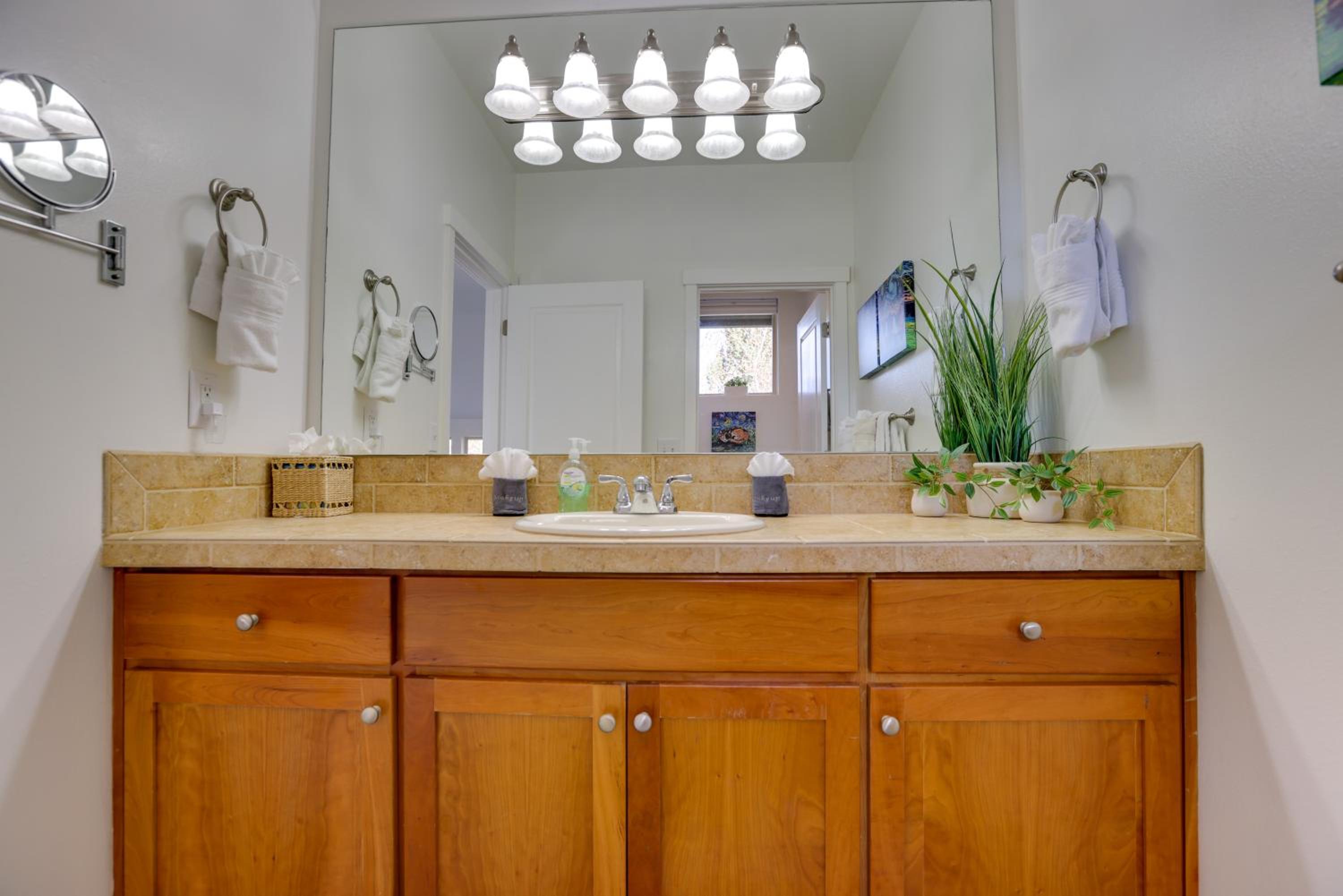 Eagle Crest Retreat Creekside Townhome with Hot Tub