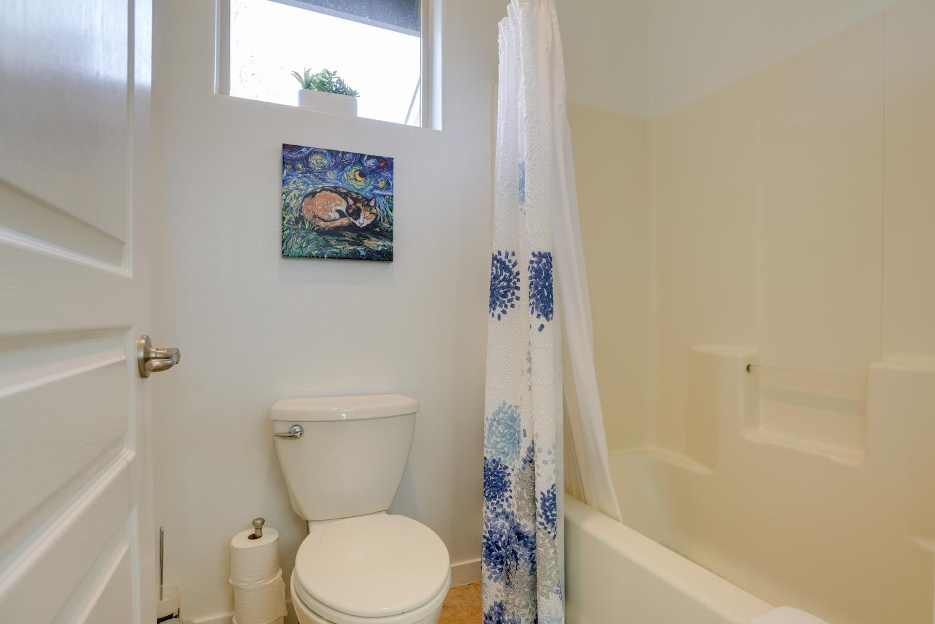 Eagle Crest Retreat Creekside Townhome with Hot Tub