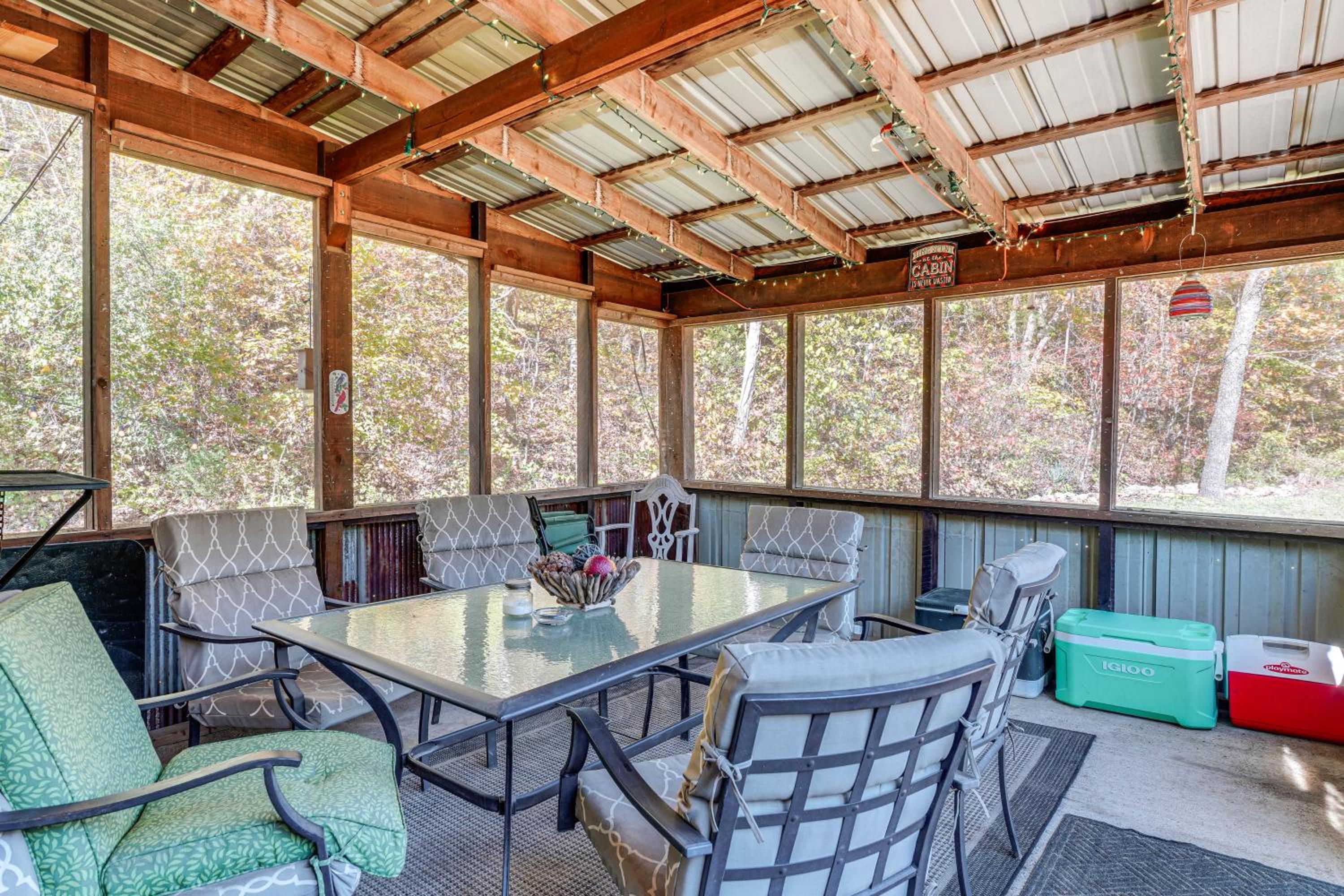 Hunters Welcome! Creekside Missouri Ozarks Cabin