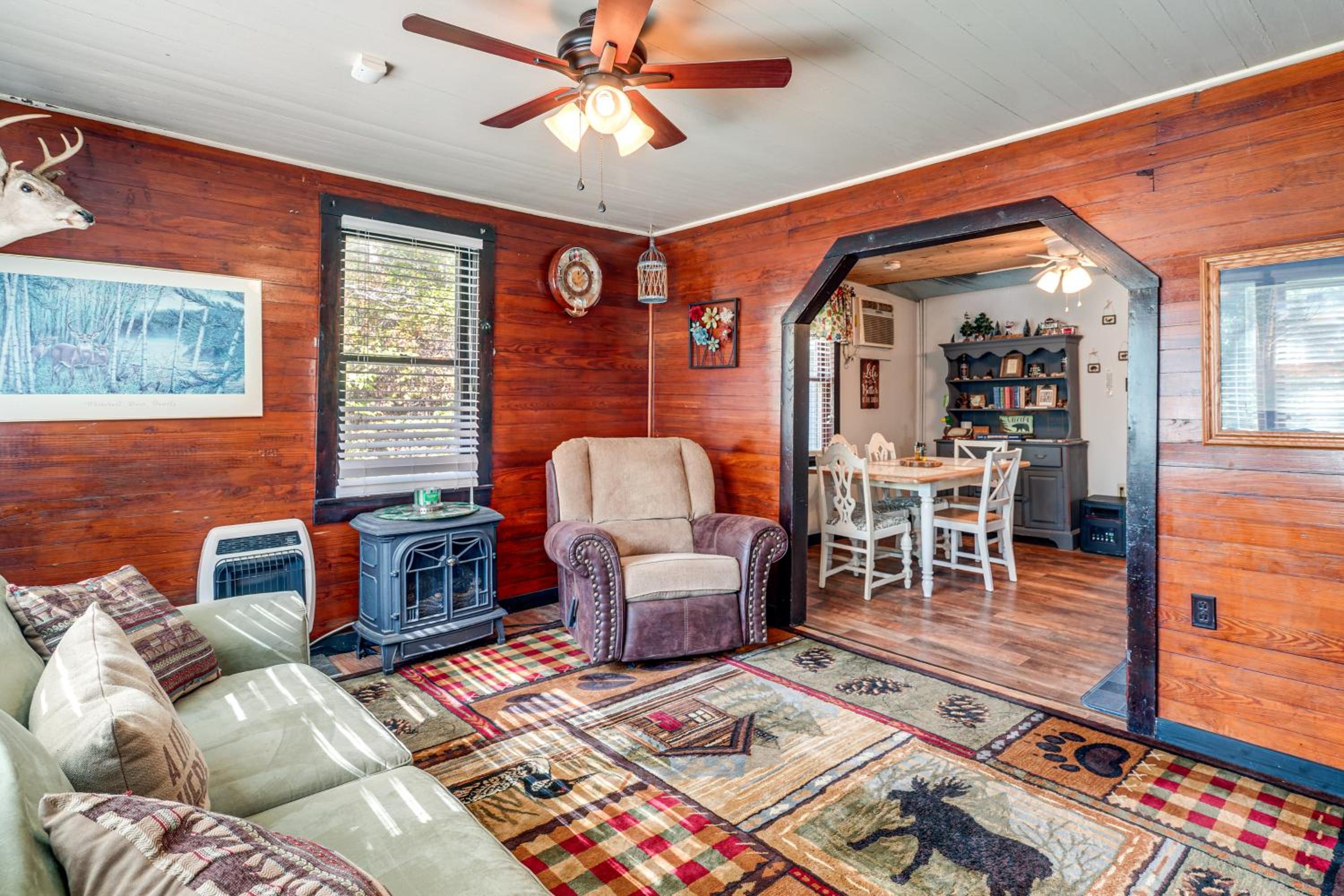Hunters Welcome! Creekside Missouri Ozarks Cabin