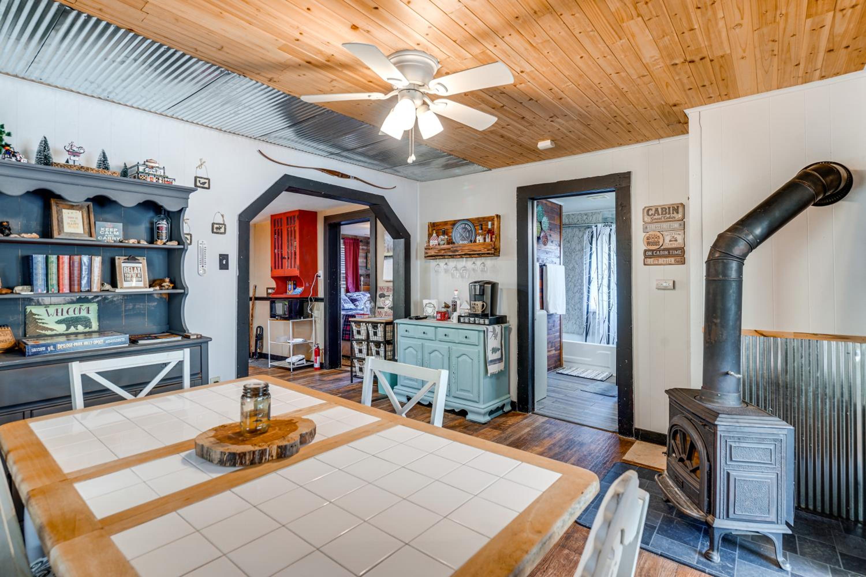 Hunters Welcome! Creekside Missouri Ozarks Cabin